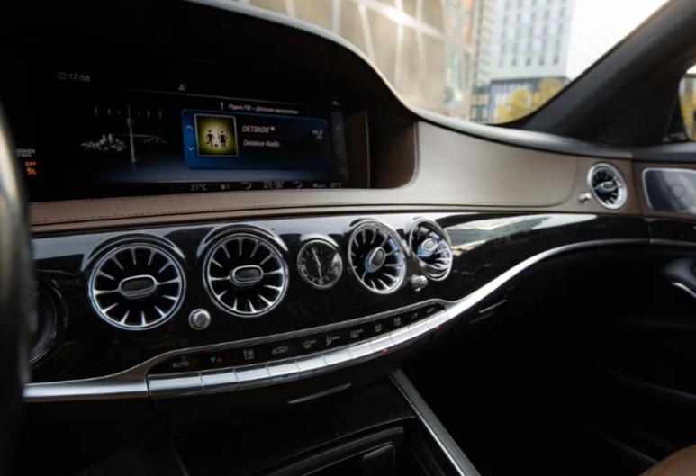 Аренда mercedes-benz s-klass премиум класса 2018 года в городе Москва от 14500 руб./сутки, двигатель: дизель, объем 3 литра, ОСАГО (Мультидрайв), без водителя, недорого, вид 4 - RentRide