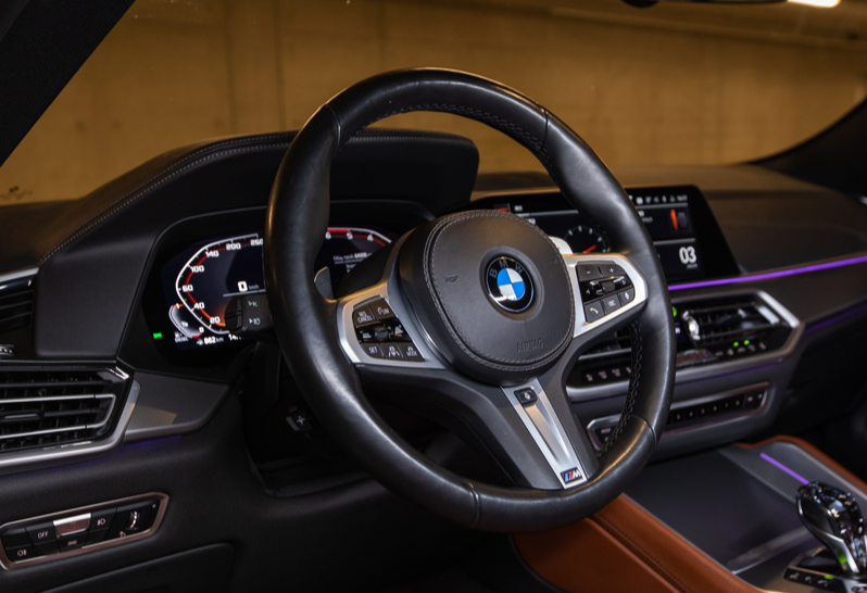 Аренда bmw x6 бизнес класса 2021 года в городе Москва от 18700 руб./сутки, двигатель: бензин, объем 3 литра, ОСАГО (Мультидрайв), без водителя, недорого, вид 4 - RentRide