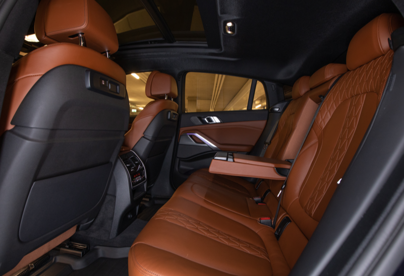 Аренда bmw x6 бизнес класса 2021 года в городе Москва от 18700 руб./сутки, двигатель: бензин, объем 3 литра, ОСАГО (Мультидрайв), без водителя, недорого, вид 6 - RentRide