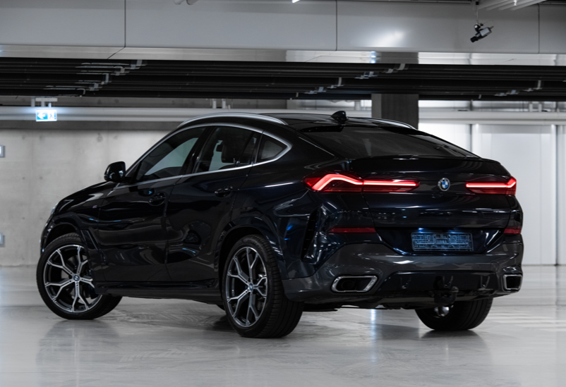 Аренда bmw x6 бизнес класса 2021 года в городе Москва от 18700 руб./сутки, двигатель: бензин, объем 3 литра, ОСАГО (Мультидрайв), без водителя, недорого, вид 3 - RentRide