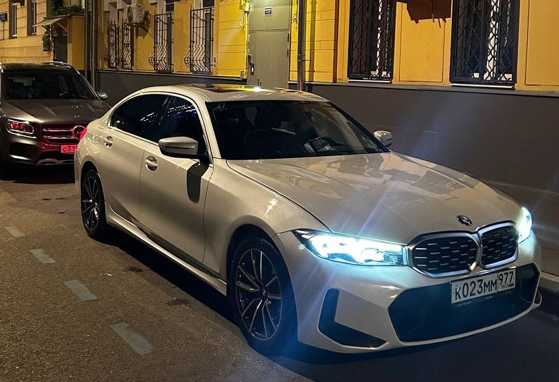 Аренда bmw 3-serii бизнес класса 2023 года в городе Москва Щелковская от 6400 руб./сутки, задний привод, двигатель: бензин, объем 2000 литров, ОСАГО (Мультидрайв), без водителя, недорого - RentRide