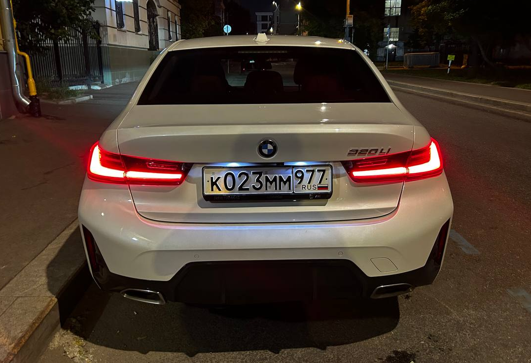 Аренда bmw 3-serii бизнес класса 2023 года в городе Москва Щелковская от 6400 руб./сутки, задний привод, двигатель: бензин, объем 2000 литров, ОСАГО (Мультидрайв), без водителя, недорого, вид 5 - RentRide