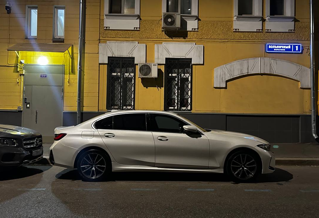 Аренда bmw 3-serii бизнес класса 2023 года в городе Москва Щелковская от 6400 руб./сутки, задний привод, двигатель: бензин, объем 2000 литров, ОСАГО (Мультидрайв), без водителя, недорого, вид 4 - RentRide