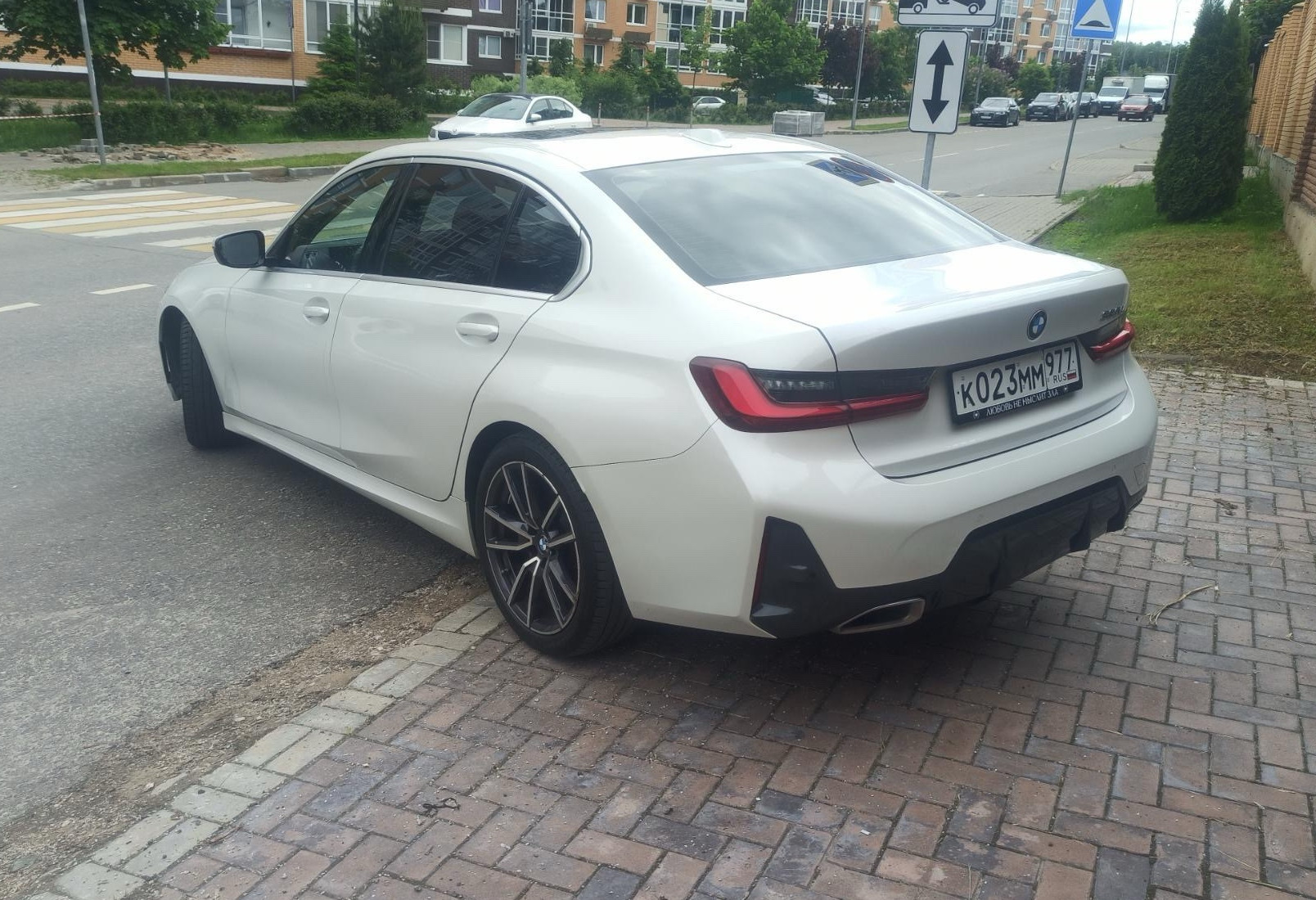 Аренда bmw 3-serii бизнес класса 2023 года в городе Москва Щелковская от 6400 руб./сутки, задний привод, двигатель: бензин, объем 2000 литров, ОСАГО (Мультидрайв), без водителя, недорого, вид 5 - RentRide