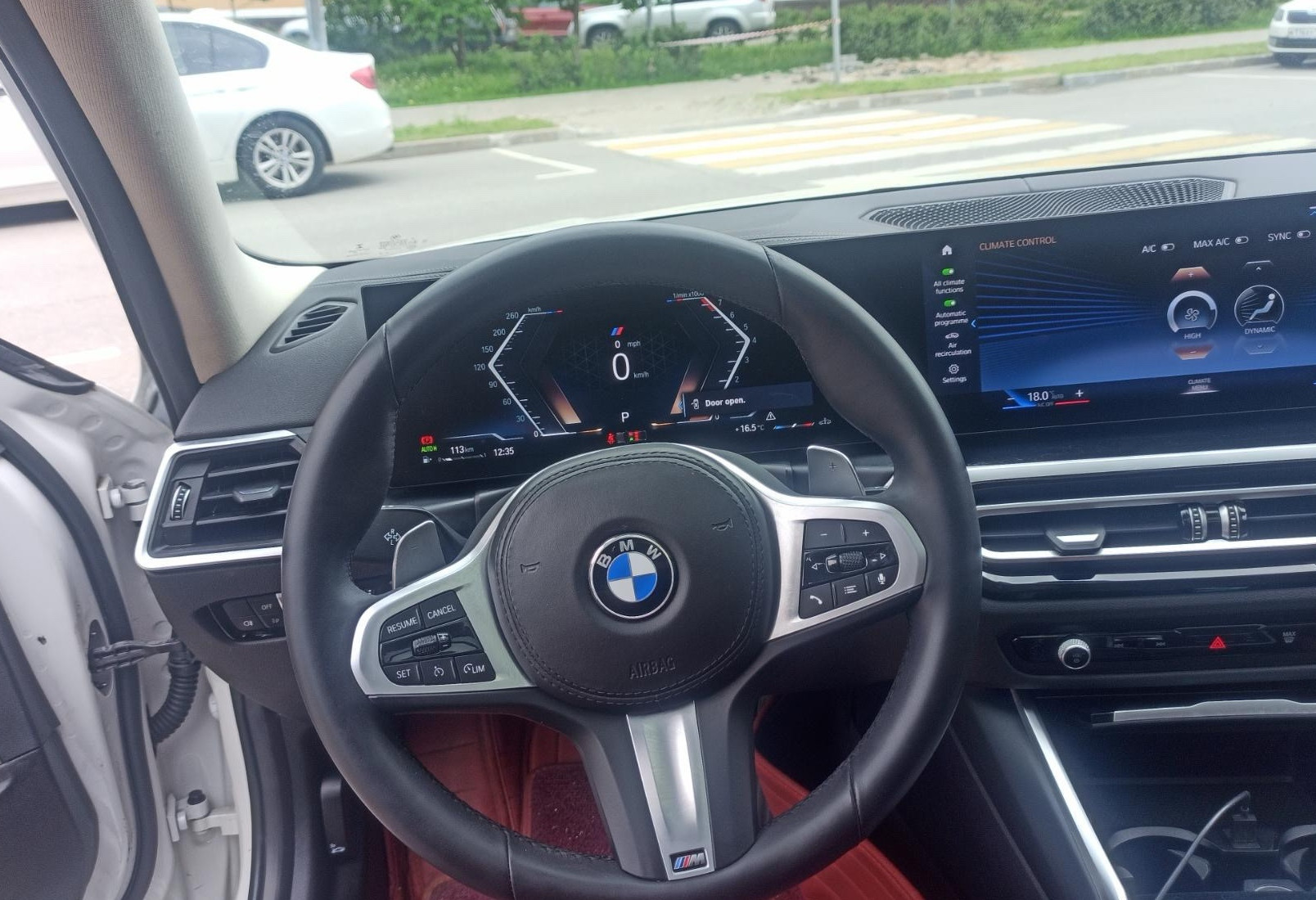 Аренда bmw 3-serii бизнес класса 2023 года в городе Москва Щелковская от 6400 руб./сутки, задний привод, двигатель: бензин, объем 2000 литров, ОСАГО (Мультидрайв), без водителя, недорого, вид 4 - RentRide