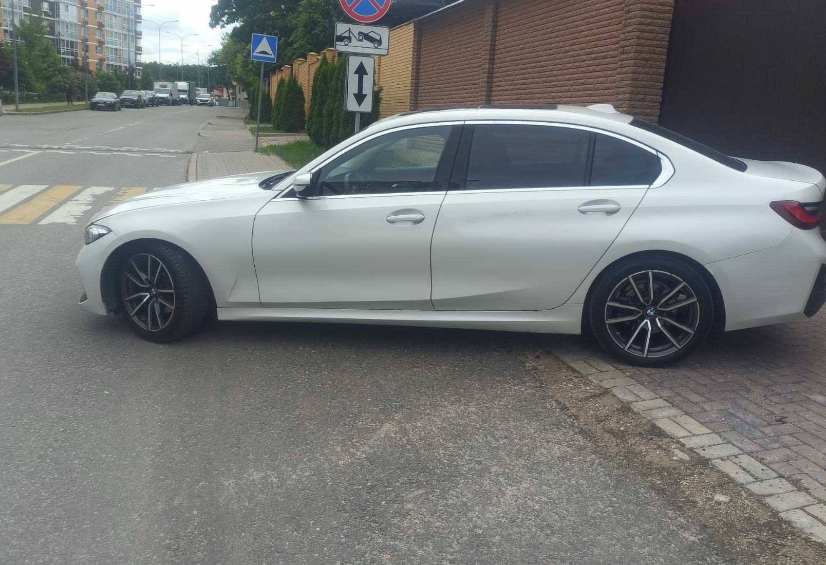 Аренда bmw 3-serii бизнес класса 2023 года в городе Москва Щелковская от 6400 руб./сутки, задний привод, двигатель: бензин, объем 2000 литров, ОСАГО (Мультидрайв), без водителя, недорого, вид 3 - RentRide