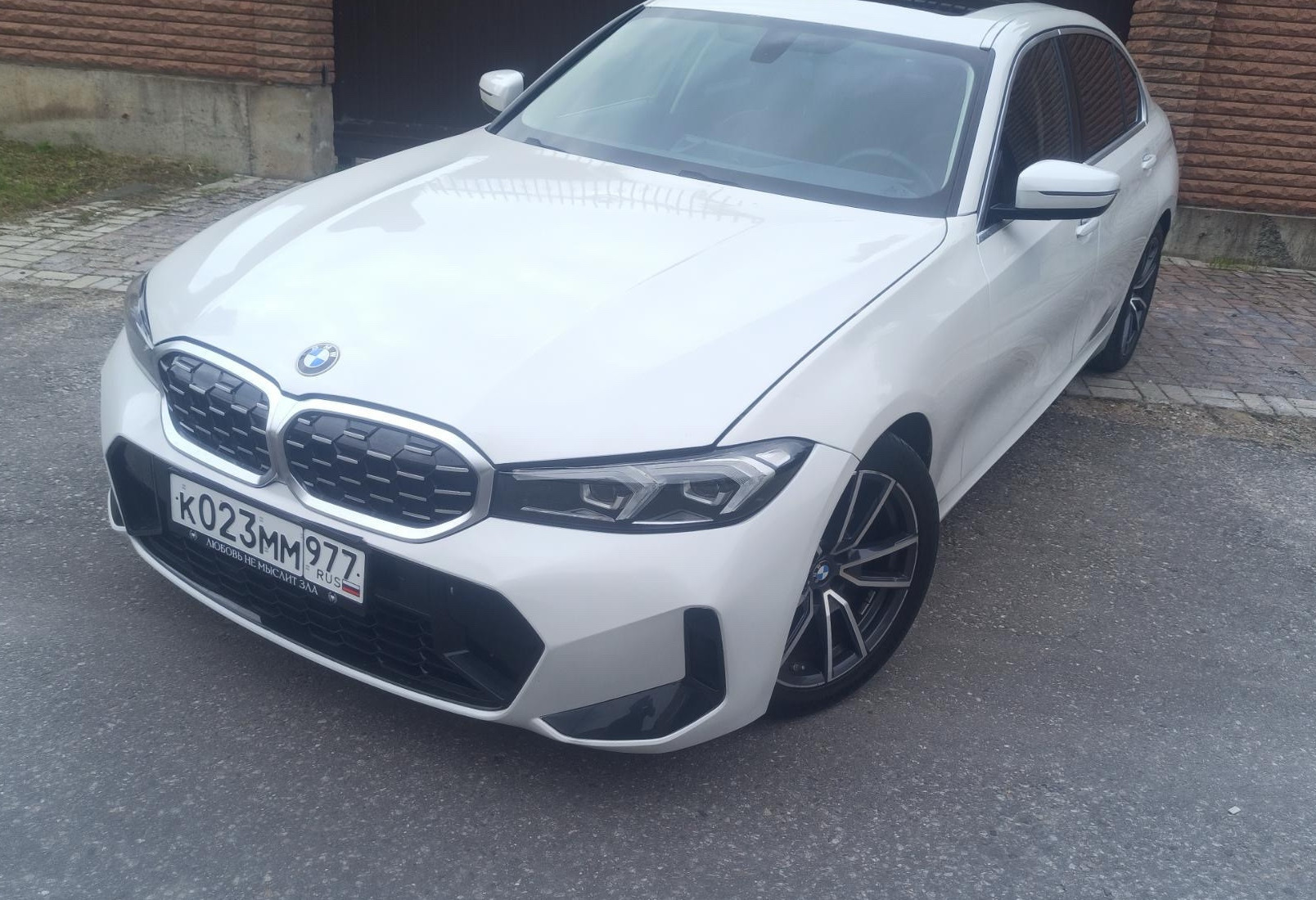 Аренда bmw 3-serii бизнес класса 2023 года в городе Москва Щелковская от 6400 руб./сутки, задний привод, двигатель: бензин, объем 2000 литров, ОСАГО (Мультидрайв), без водителя, недорого, вид 7 - RentRide