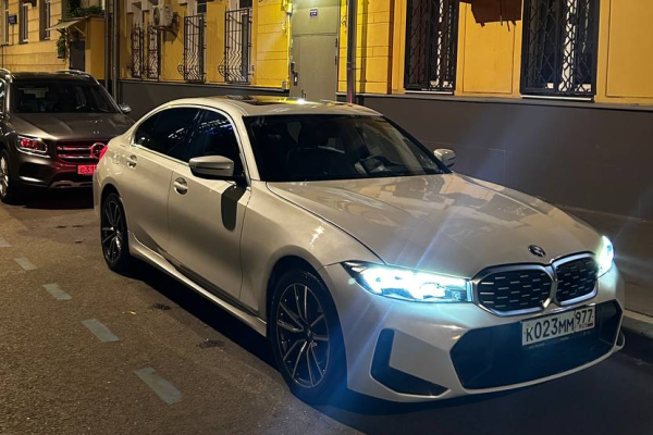 Прокат авто bmw 3-serii бизнес класса 2023 года в городе Москва Щелковская от 6400 руб./сутки, задний привод, двигатель: бензин, объем 2000 литров, ОСАГО (Мультидрайв), без водителя, недорого - RentRide