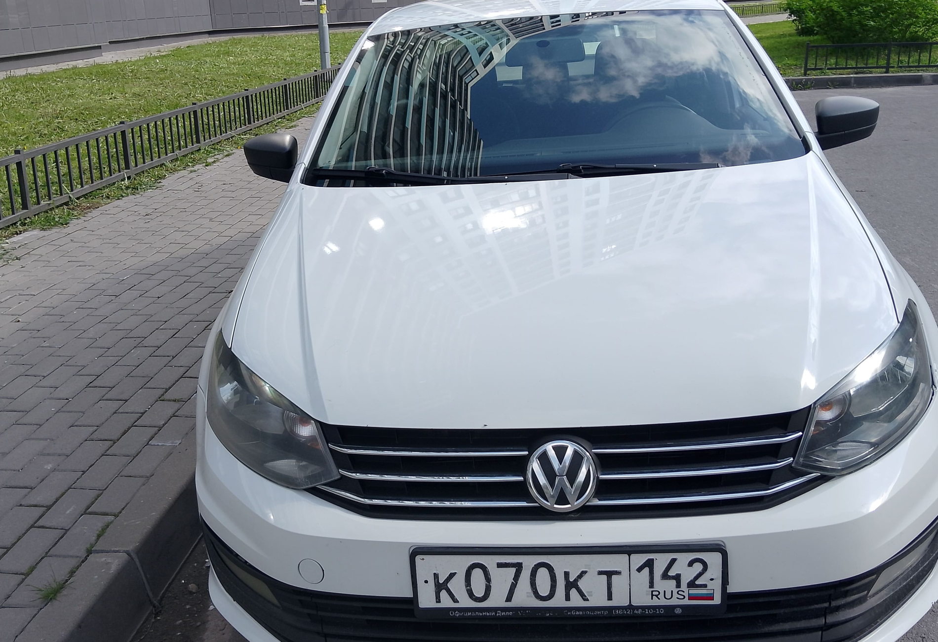 Аренда volkswagen polo эконом класса 2020 года в городе Москва Девяткино от 2500 руб./сутки, передний привод, двигатель: бензин, объем 1.6 литров, ОСАГО (Впишу в полис), без водителя, недорого - RentRide