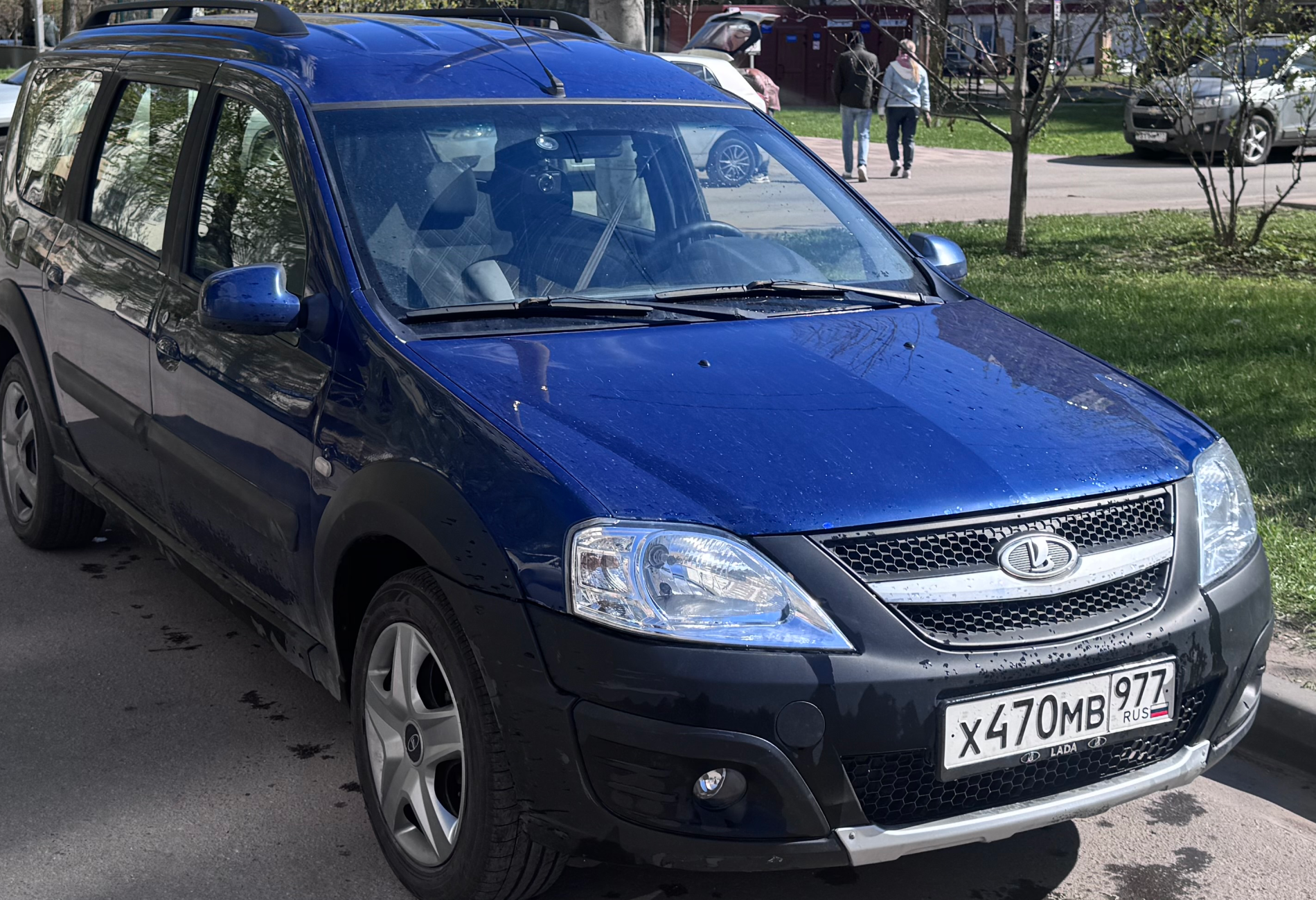 Аренда lada-vaz largus эконом класса 2016 года в городе Москва от 1520 руб./сутки, передний привод, двигатель: бензин, объем 1.6 литров, ОСАГО (Впишу в полис), без водителя, недорого - RentRide