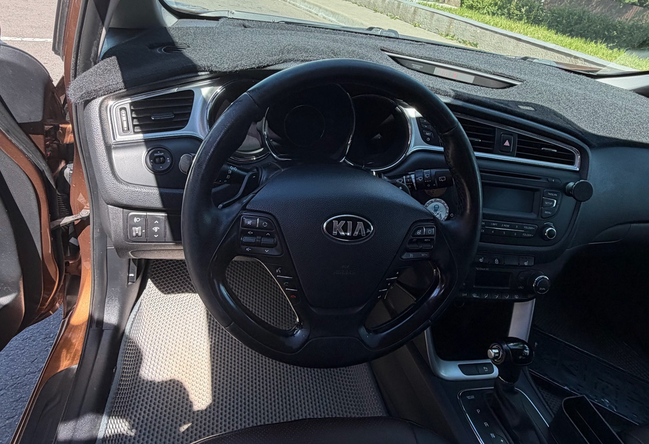 Аренда kia ceed эконом класса 2017 года в городе Москва Алтуфьево от 2400 руб./сутки, передний привод, двигатель: бензин, объем 1.6 литров, ОСАГО (Мультидрайв), без водителя, недорого, вид 7 - RentRide