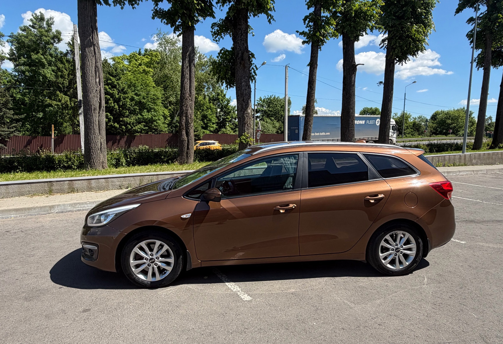 Аренда kia ceed эконом класса 2017 года в городе Москва Алтуфьево от 2400 руб./сутки, передний привод, двигатель: бензин, объем 1.6 литров, ОСАГО (Мультидрайв), без водителя, недорого, вид 3 - RentRide