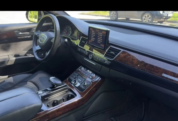Аренда audi a8 бизнес класса 2013 года в городе Москва от 5560 руб./сутки, полный привод, двигатель: бензин, объем 3 литра, ОСАГО (Впишу в полис), без водителя, недорого, вид 2 - RentRide