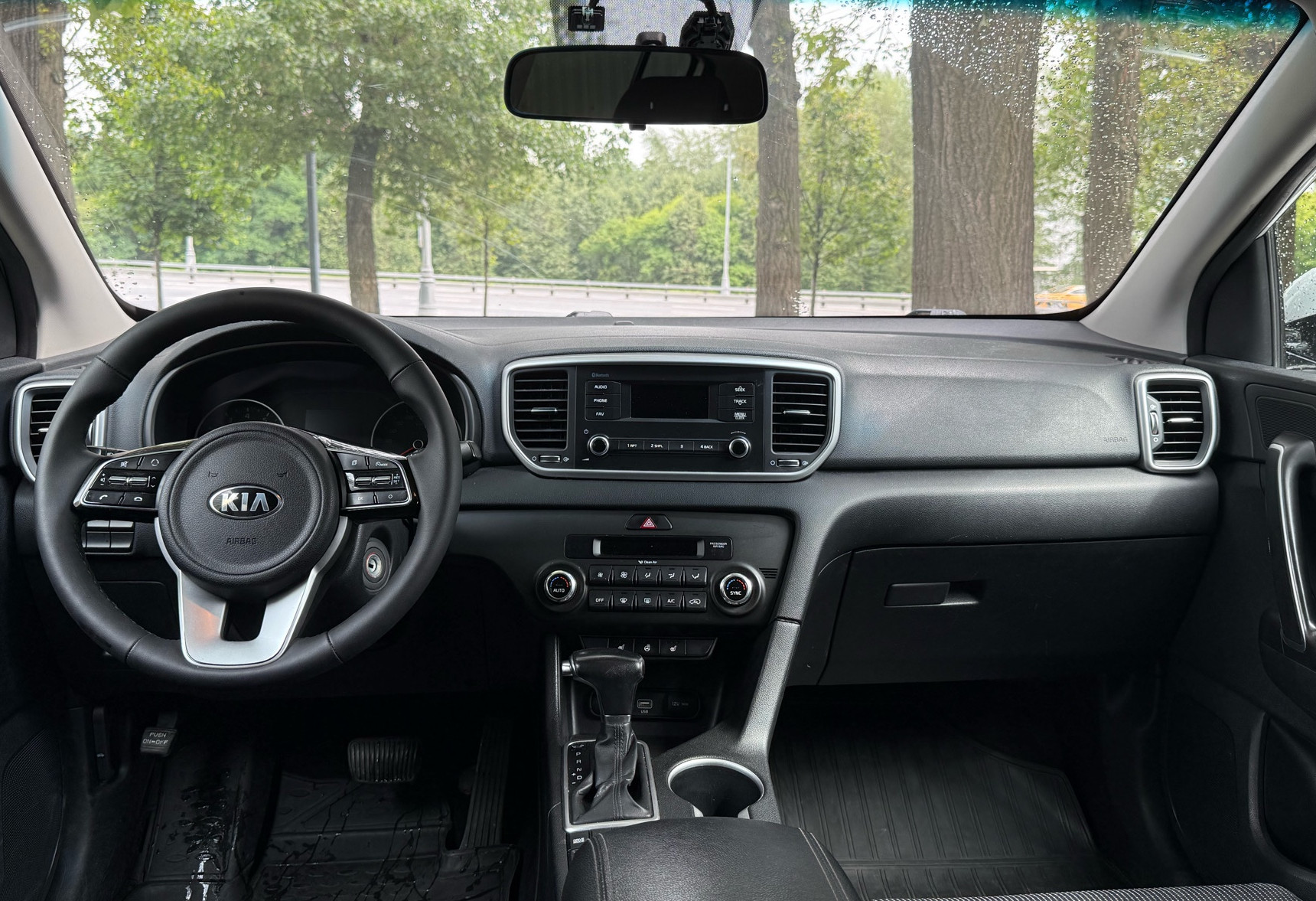 Аренда kia sportage бизнес класса 2019 года в городе Москва Нагорная от 6392 руб./сутки, передний привод, двигатель: бензин, объем 2 литра, ОСАГО (Впишу в полис), без водителя, недорого, вид 7 - RentRide
