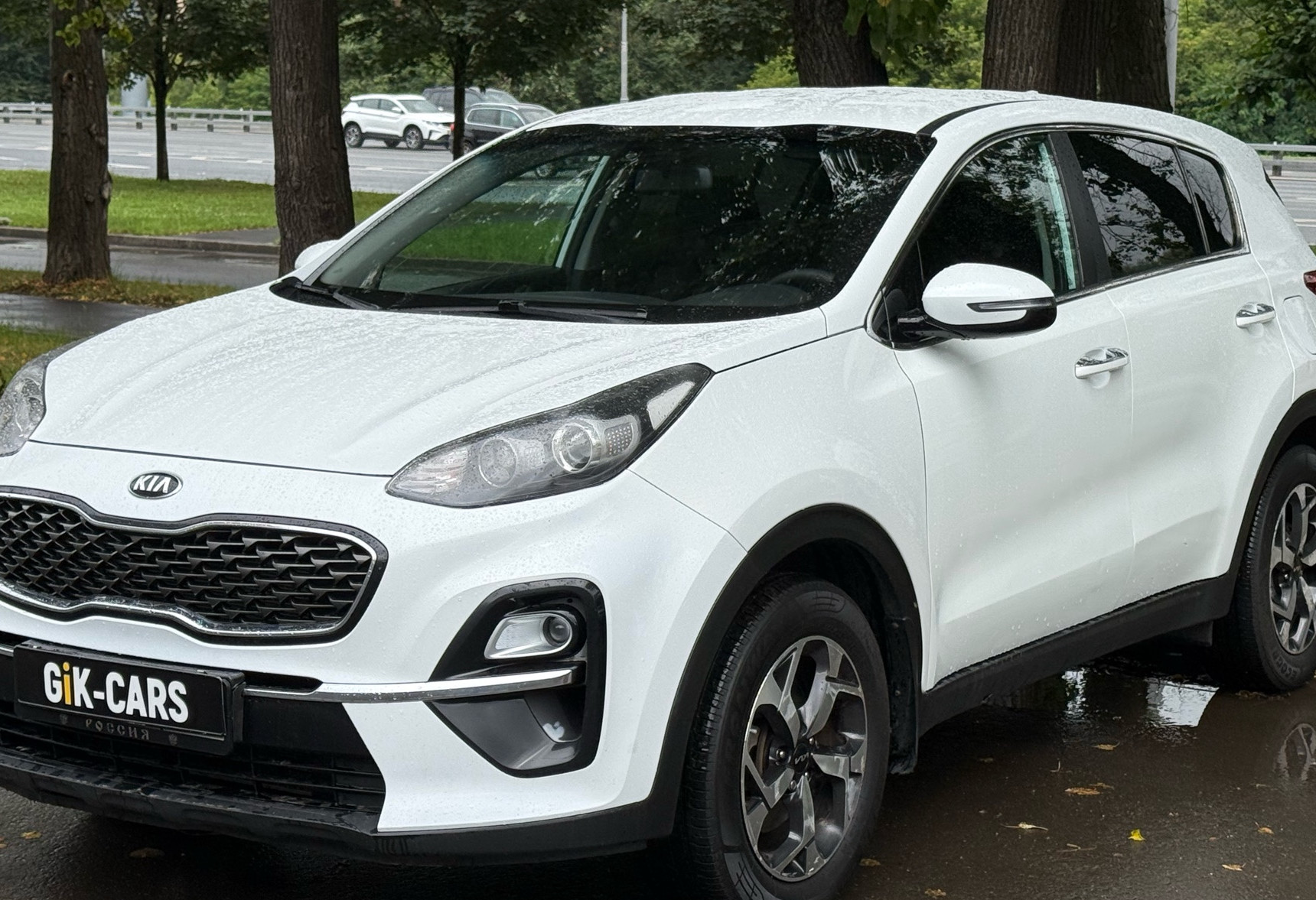 Аренда kia sportage бизнес класса 2019 года в городе Москва Нагорная от 6392 руб./сутки, передний привод, двигатель: бензин, объем 2 литра, ОСАГО (Впишу в полис), без водителя, недорого - RentRide