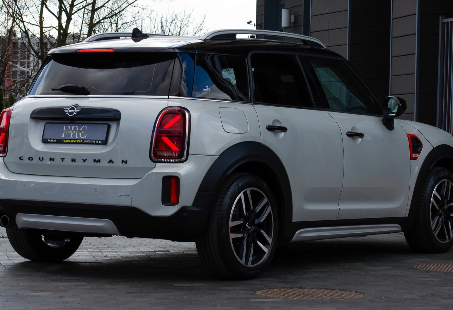 Аренда mini countryman бизнес класса 2022 года в городе Москва от 5352 руб./сутки, передний привод, двигатель: бензин, объем 1.5 литров, каско (Впишу в полис), ОСАГО (Мультидрайв), без водителя, недорого, вид 3 - RentRide