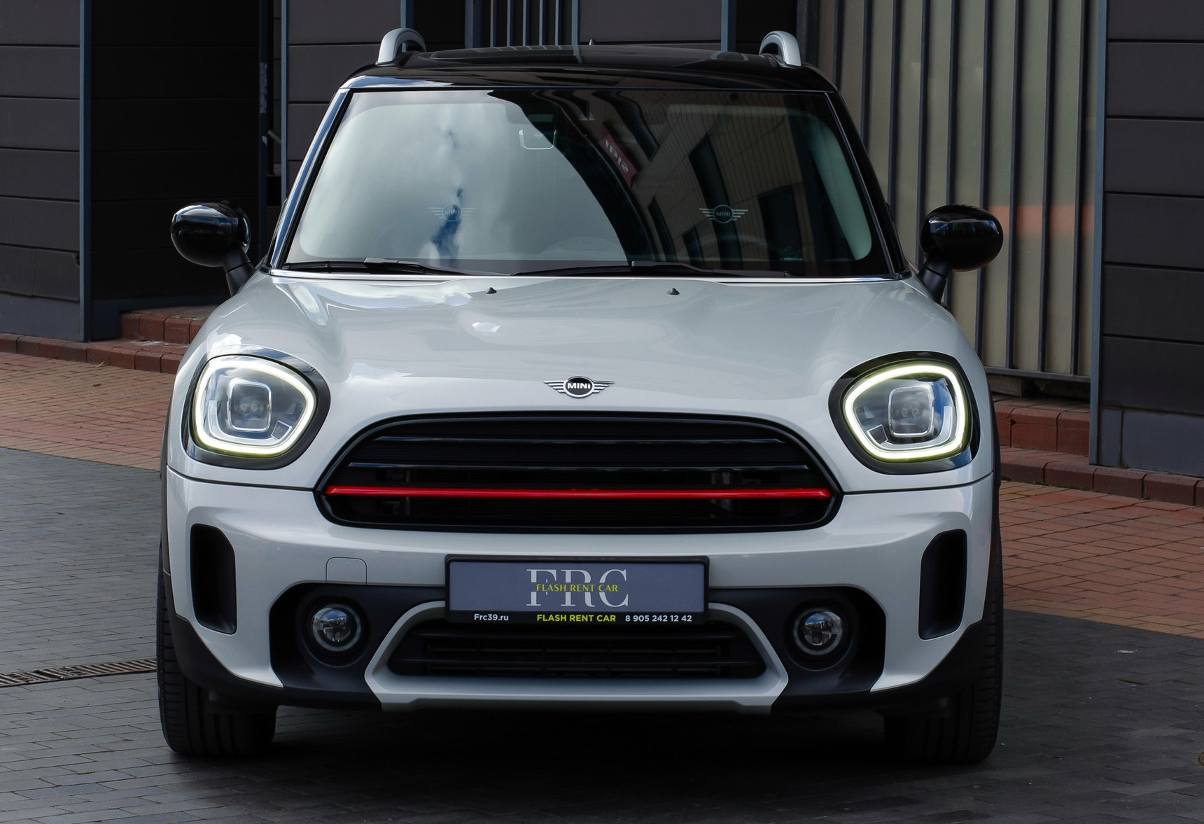 Аренда mini countryman бизнес класса 2022 года в городе Москва от 5352 руб./сутки, передний привод, двигатель: бензин, объем 1.5 литров, каско (Впишу в полис), ОСАГО (Мультидрайв), без водителя, недорого, вид 5 - RentRide