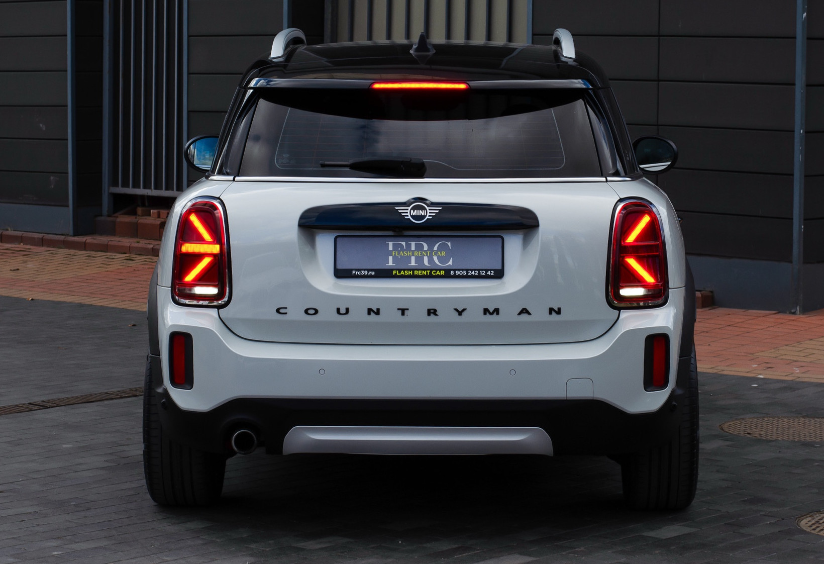 Аренда mini countryman бизнес класса 2022 года в городе Москва от 5352 руб./сутки, передний привод, двигатель: бензин, объем 1.5 литров, каско (Впишу в полис), ОСАГО (Мультидрайв), без водителя, недорого, вид 6 - RentRide