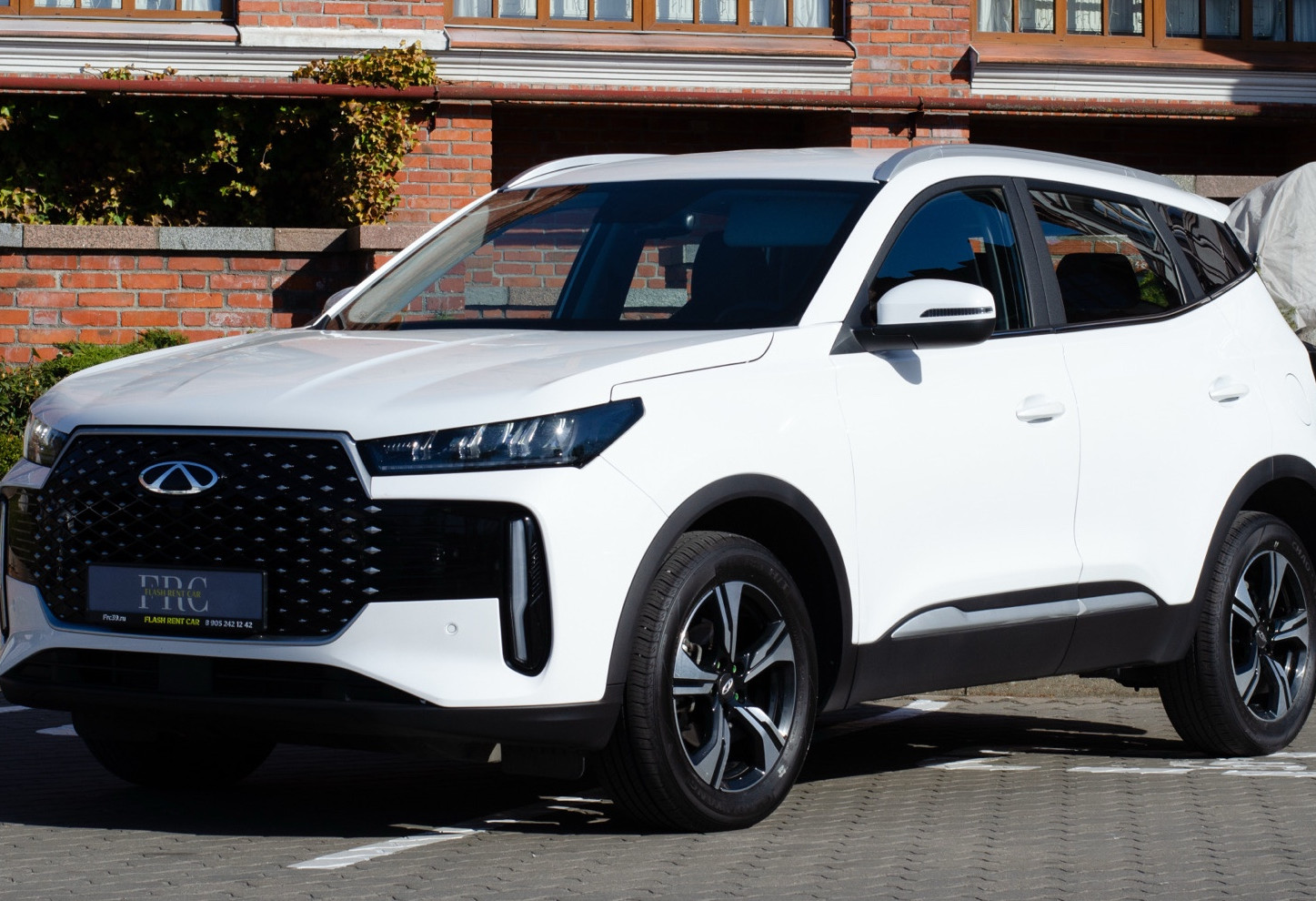 Аренда chery tiggo-4 комфорт класса 2025 года в городе Москва от 4392 руб./сутки, передний привод, двигатель: бензин, объем 1.5 литров, каско (Впишу в полис), ОСАГО (Мультидрайв), без водителя, недорого - RentRide