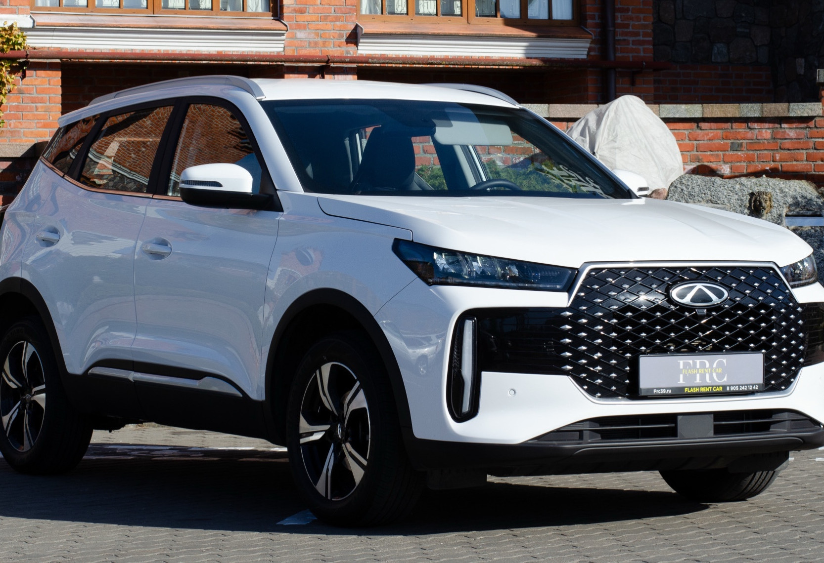 Аренда chery tiggo-4 комфорт класса 2025 года в городе Москва от 4392 руб./сутки, передний привод, двигатель: бензин, объем 1.5 литров, каско (Впишу в полис), ОСАГО (Мультидрайв), без водителя, недорого, вид 2 - RentRide