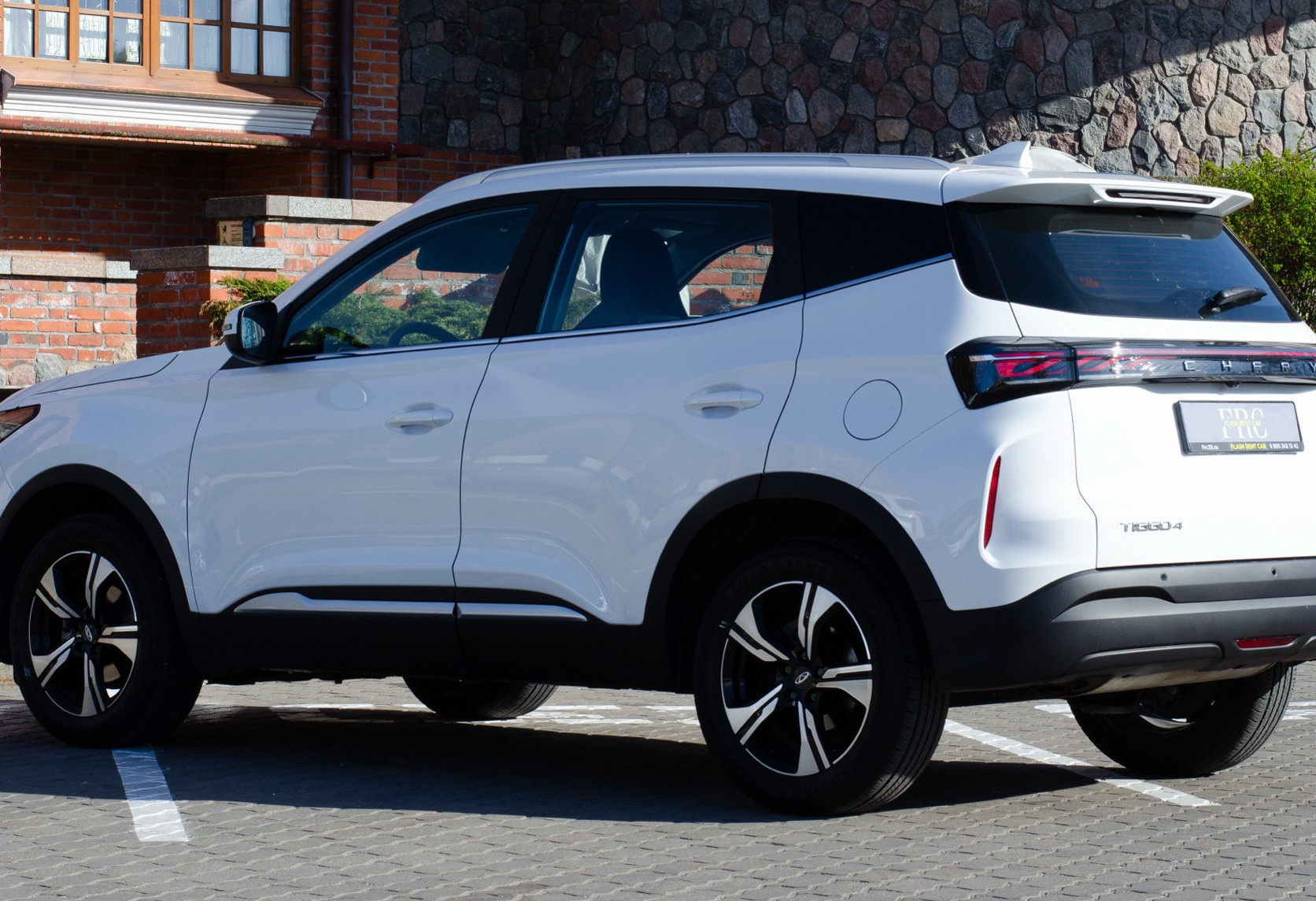 Аренда chery tiggo-4 комфорт класса 2025 года в городе Москва от 4392 руб./сутки, передний привод, двигатель: бензин, объем 1.5 литров, каско (Впишу в полис), ОСАГО (Мультидрайв), без водителя, недорого, вид 3 - RentRide