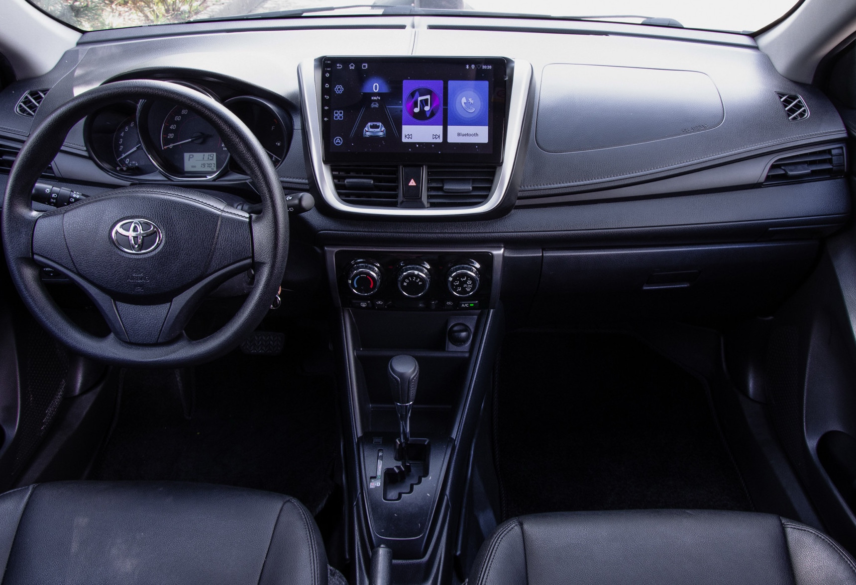 Аренда toyota yaris эконом класса 2021 года в городе Москва от 3512 руб./сутки, передний привод, двигатель: бензин, объем 1.5 литров, каско (Впишу в полис), ОСАГО (Мультидрайв), без водителя, недорого, вид 8 - RentRide