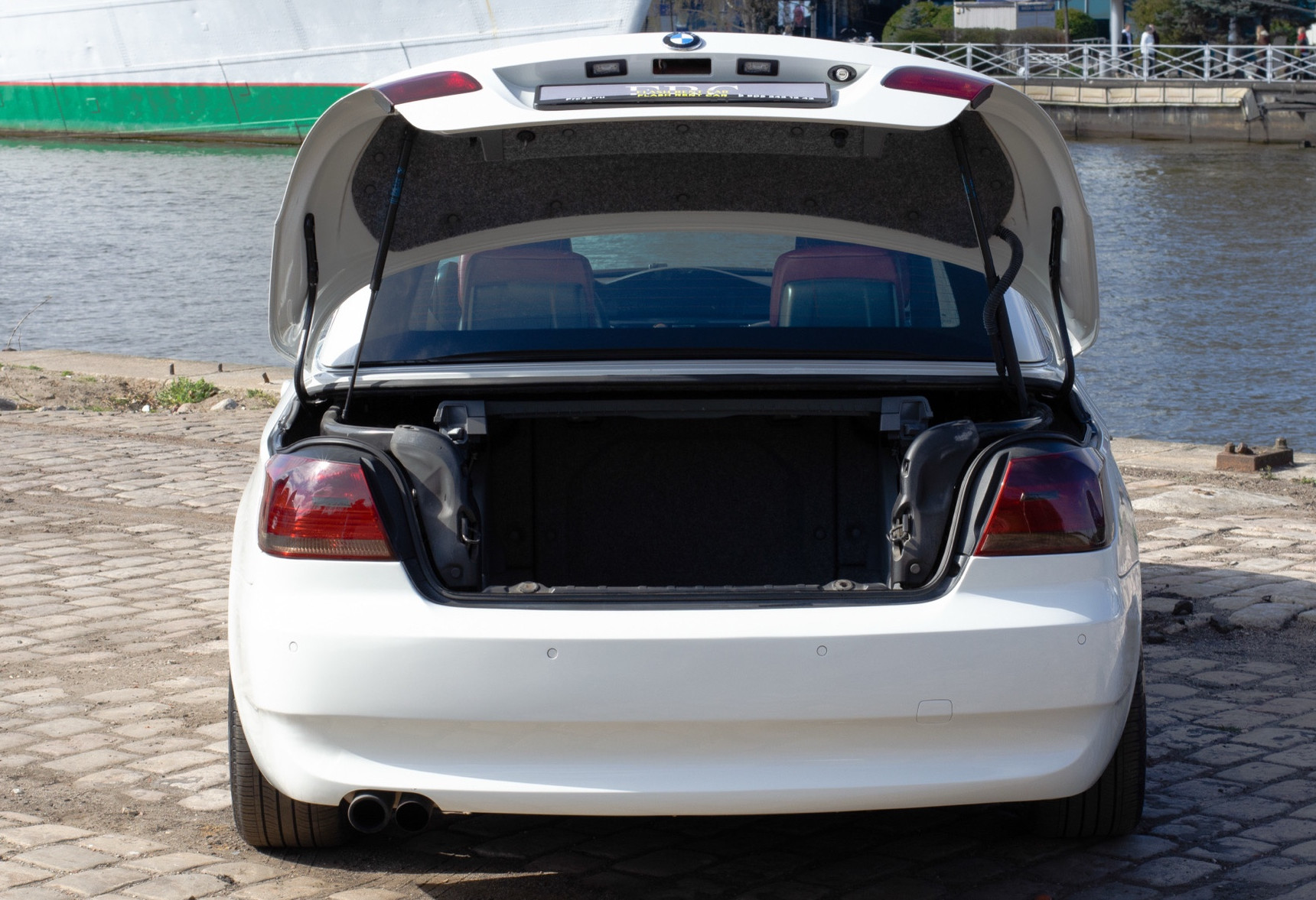 Аренда bmw 3-serii-cabrio бизнес класса 2008 года в городе Москва от 6232 руб./сутки, задний привод, двигатель: бензин, объем 2.5 литров, каско (Впишу в полис), ОСАГО (Мультидрайв), без водителя, недорого, вид 9 - RentRide