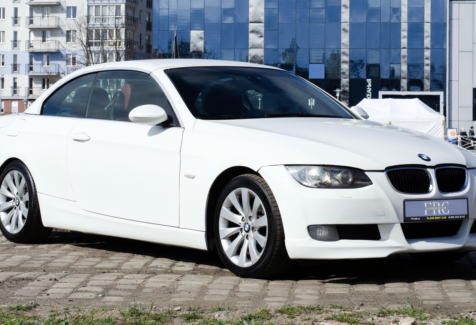 Аренда bmw 3-serii-cabrio бизнес класса 2008 года в городе Москва от 6232 руб./сутки, задний привод, двигатель: бензин, объем 2.5 литров, каско (Впишу в полис), ОСАГО (Мультидрайв), без водителя, недорого, вид 4 - RentRide