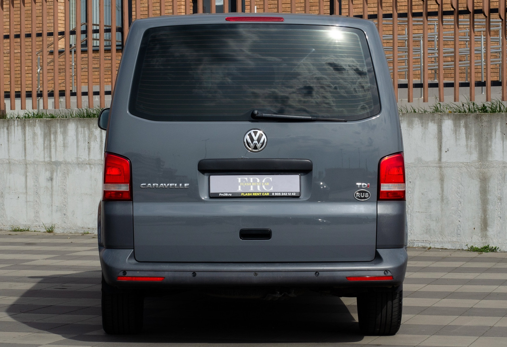 Аренда volkswagen caravelle 2012 года в городе Москва от 7192 руб./сутки, передний привод, двигатель: дизель, объем 2 литра, каско (Впишу в полис), ОСАГО (Мультидрайв), без водителя, недорого, вид 6 - RentRide