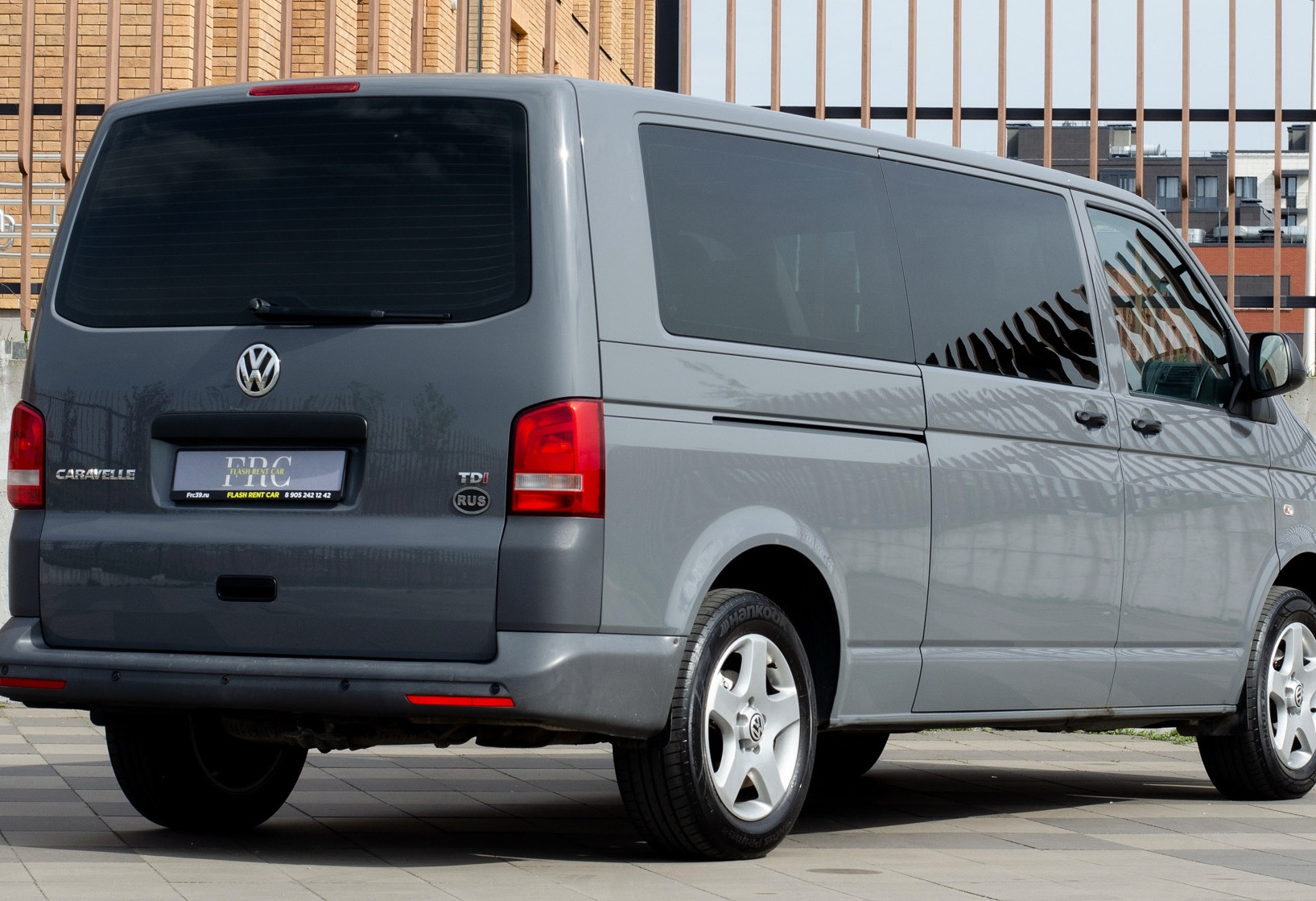 Аренда volkswagen caravelle 2012 года в городе Москва от 7192 руб./сутки, передний привод, двигатель: дизель, объем 2 литра, каско (Впишу в полис), ОСАГО (Мультидрайв), без водителя, недорого, вид 4 - RentRide