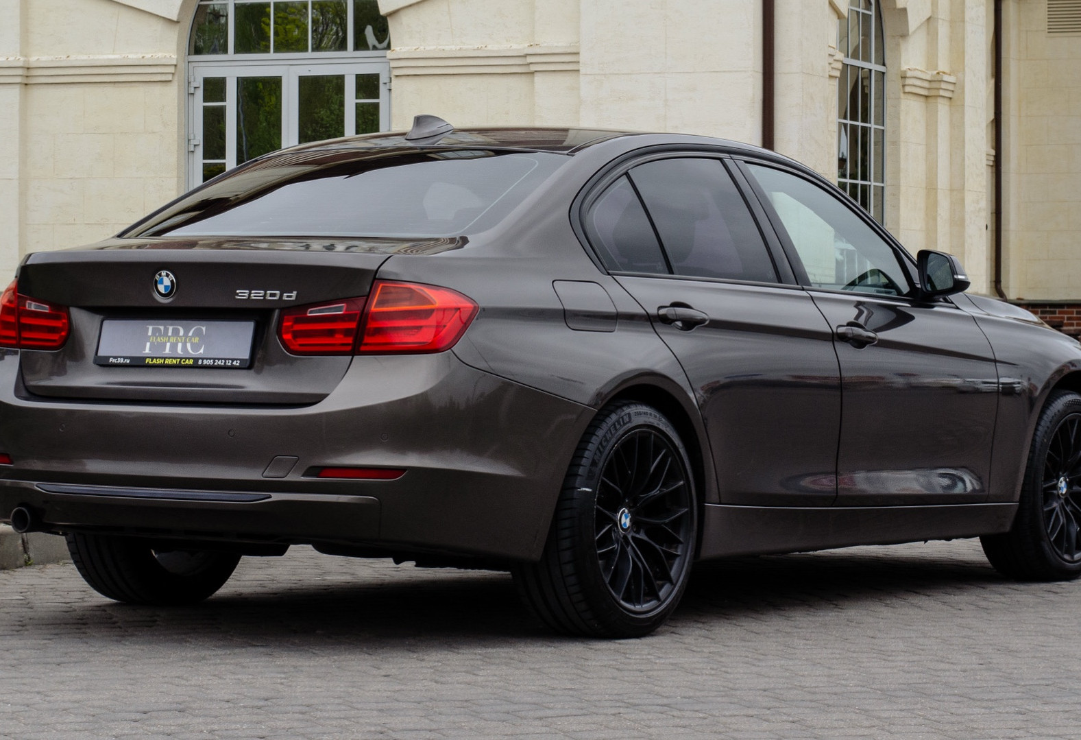 Аренда bmw 3-serii бизнес класса 2013 года в городе Москва от 5352 руб./сутки, задний привод, двигатель: дизель, объем 2 литра, каско (Впишу в полис), ОСАГО (Мультидрайв), без водителя, недорого, вид 3 - RentRide