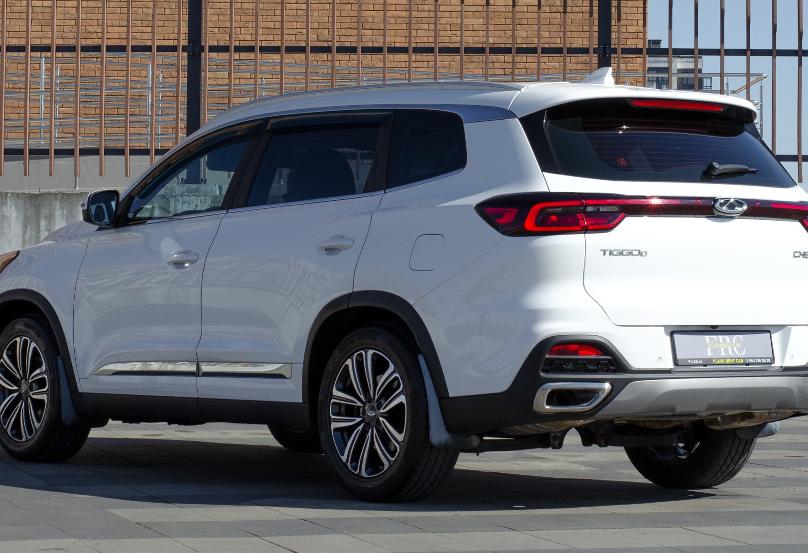 Аренда chery tiggo-8 комфорт класса 2020 года в городе Москва от 5592 руб./сутки, передний привод, двигатель: бензин, объем 2 литра, каско (Впишу в полис), ОСАГО (Мультидрайв), без водителя, недорого, вид 3 - RentRide