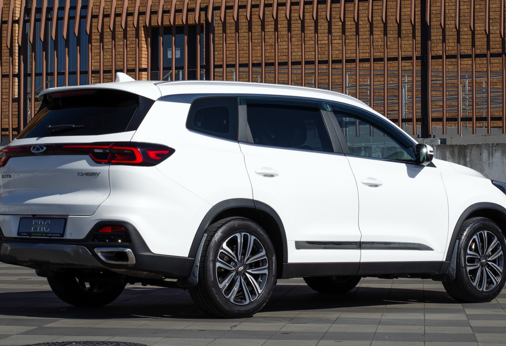 Аренда chery tiggo-8 комфорт класса 2020 года в городе Москва от 5592 руб./сутки, передний привод, двигатель: бензин, объем 2 литра, каско (Впишу в полис), ОСАГО (Мультидрайв), без водителя, недорого, вид 4 - RentRide