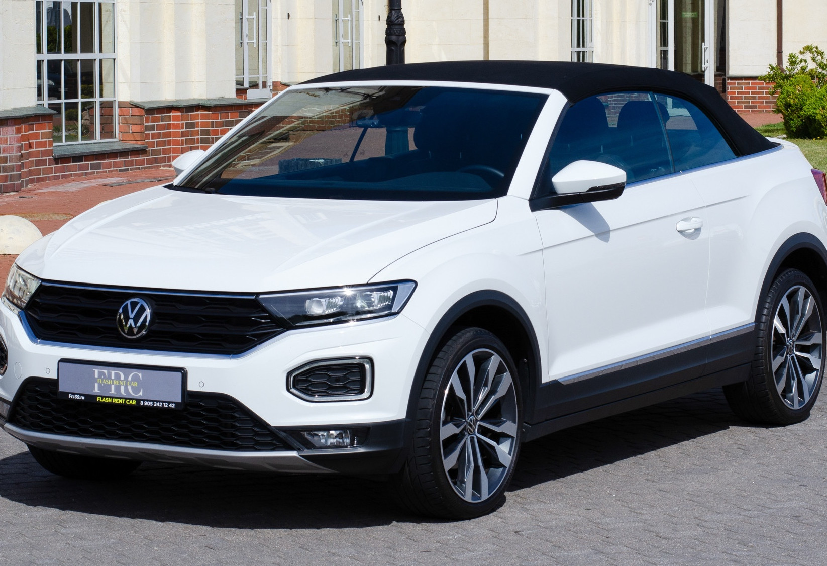 Аренда volkswagen t-roc бизнес класса 2021 года в городе Москва от 7992 руб./сутки, передний привод, двигатель: бензин, объем 1.5 литров, каско (Впишу в полис), ОСАГО (Мультидрайв), без водителя, недорого, вид 4 - RentRide