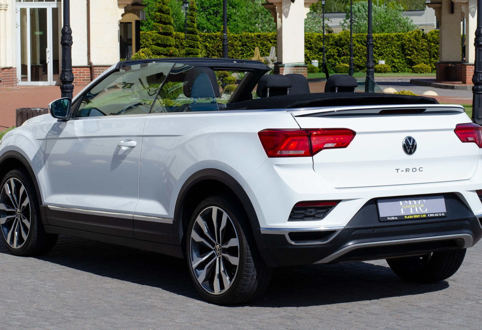 Аренда volkswagen t-roc бизнес класса 2021 года в городе Москва от 7992 руб./сутки, передний привод, двигатель: бензин, объем 1.5 литров, каско (Впишу в полис), ОСАГО (Мультидрайв), без водителя, недорого, вид 3 - RentRide
