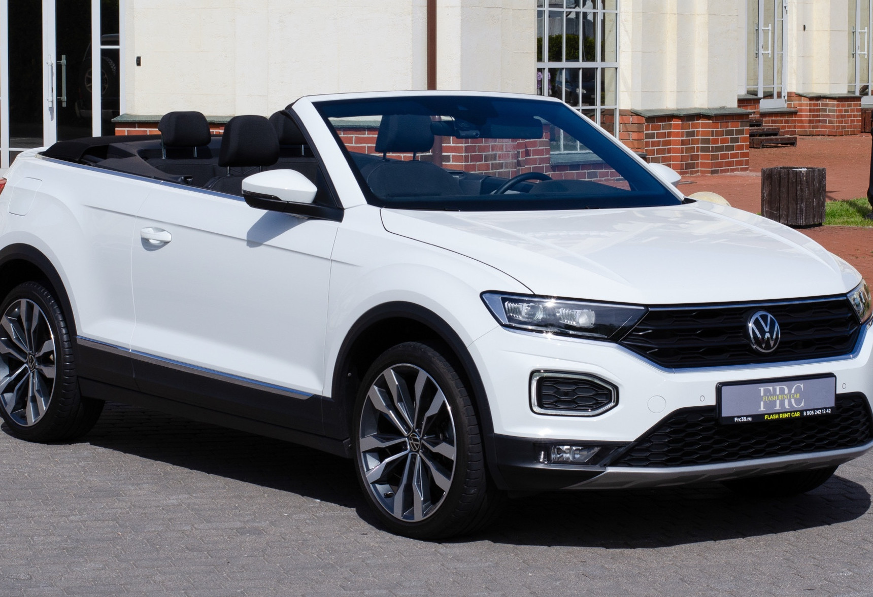 Аренда volkswagen t-roc бизнес класса 2021 года в городе Москва от 7992 руб./сутки, передний привод, двигатель: бензин, объем 1.5 литров, каско (Впишу в полис), ОСАГО (Мультидрайв), без водителя, недорого, вид 2 - RentRide