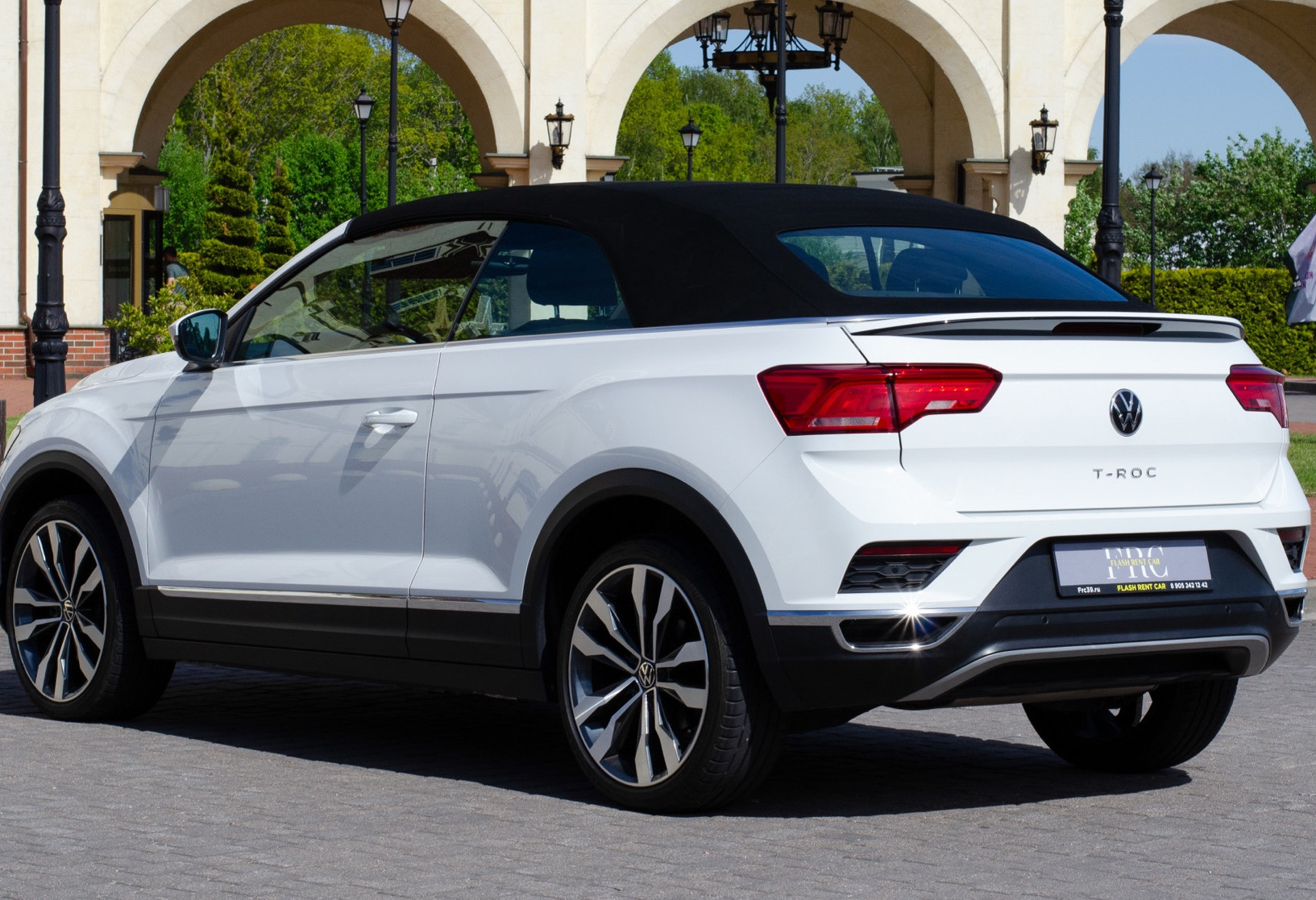 Аренда volkswagen t-roc бизнес класса 2021 года в городе Москва от 7992 руб./сутки, передний привод, двигатель: бензин, объем 1.5 литров, каско (Впишу в полис), ОСАГО (Мультидрайв), без водителя, недорого, вид 7 - RentRide