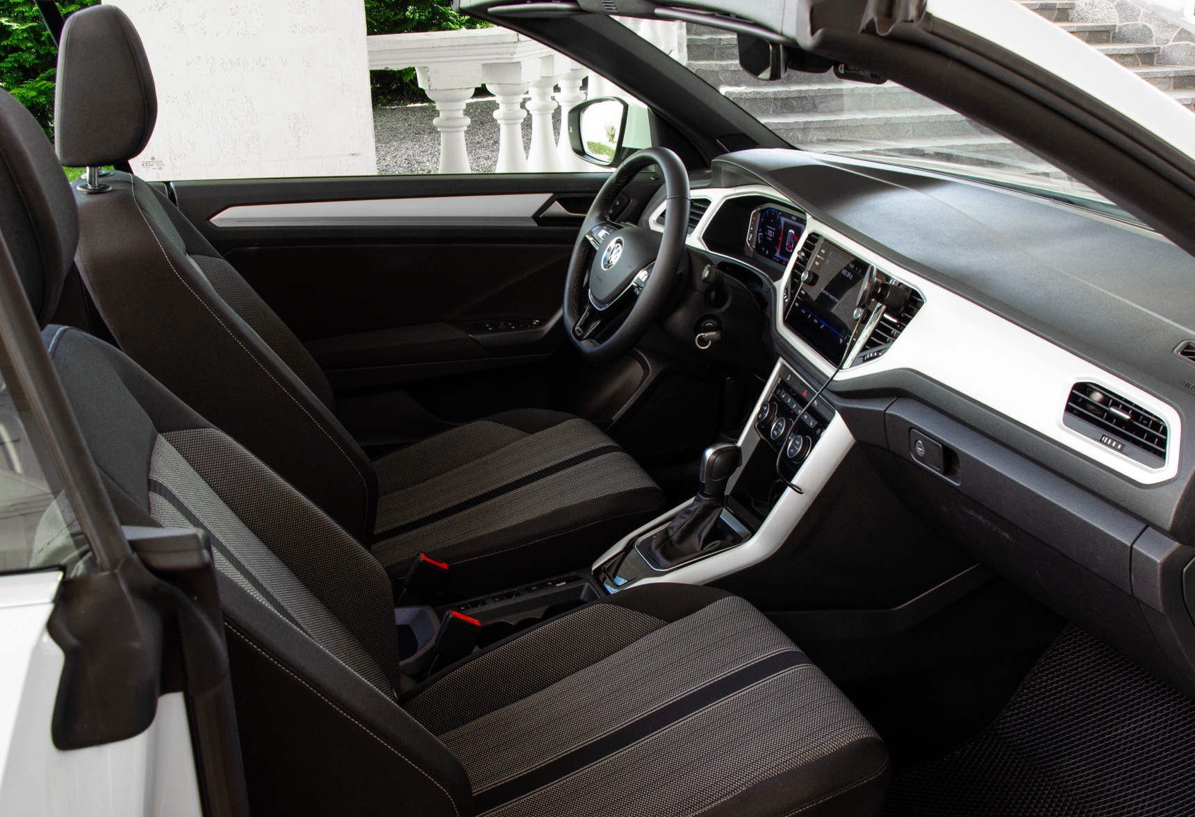 Аренда volkswagen t-roc бизнес класса 2021 года в городе Москва от 7992 руб./сутки, передний привод, двигатель: бензин, объем 1.5 литров, каско (Впишу в полис), ОСАГО (Мультидрайв), без водителя, недорого, вид 12 - RentRide