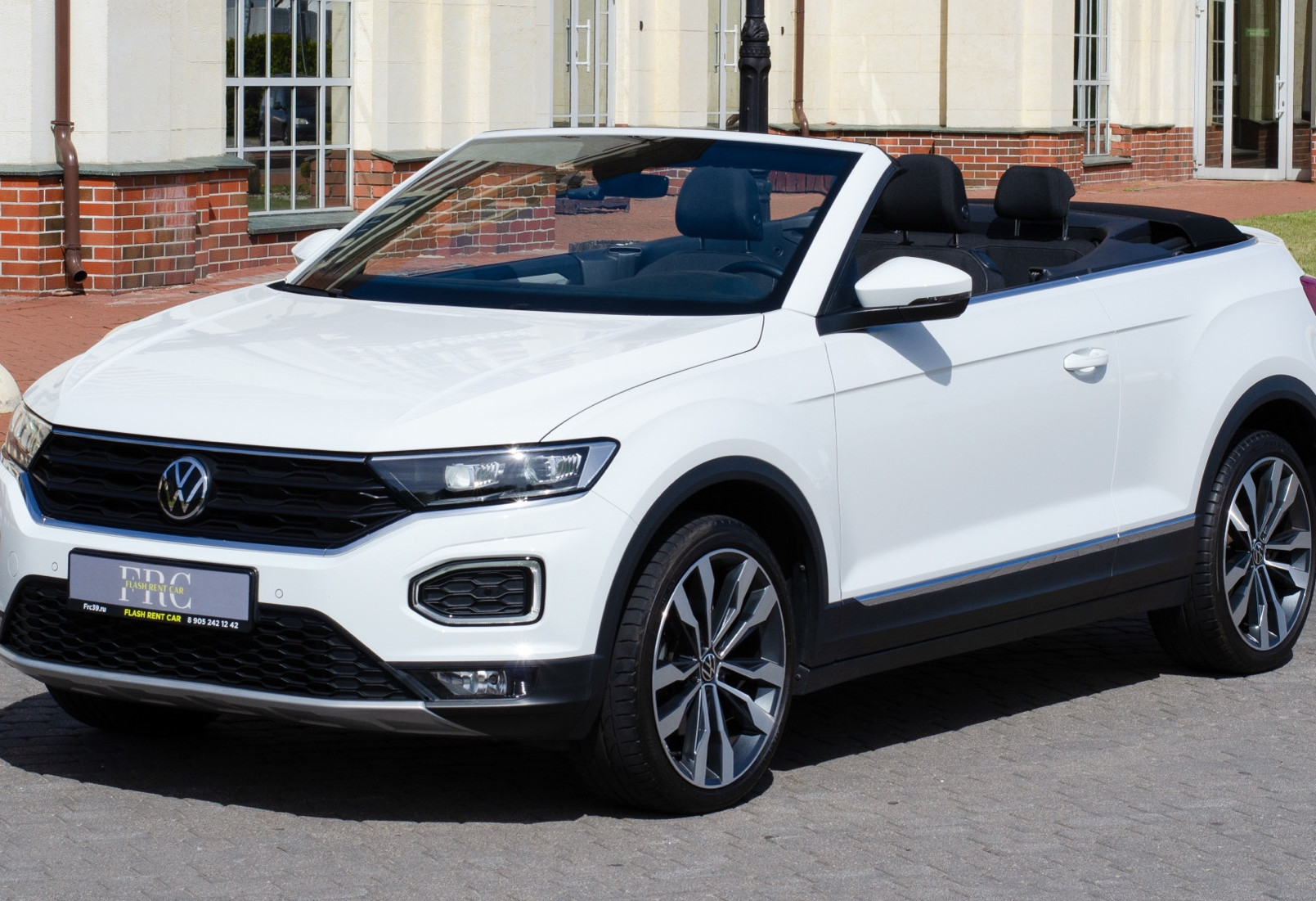 Аренда volkswagen t-roc бизнес класса 2021 года в городе Москва от 7992 руб./сутки, передний привод, двигатель: бензин, объем 1.5 литров, каско (Впишу в полис), ОСАГО (Мультидрайв), без водителя, недорого - RentRide