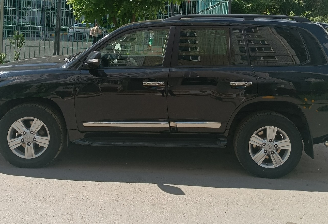 Аренда toyota land-cruiser-200 бизнес класса 2012 года в городе Москва Волгоградский проспект от 7200 руб./сутки, полный привод, двигатель: бензин, объем 4600 литров, ОСАГО (Мультидрайв), без водителя, недорого, вид 6 - RentRide