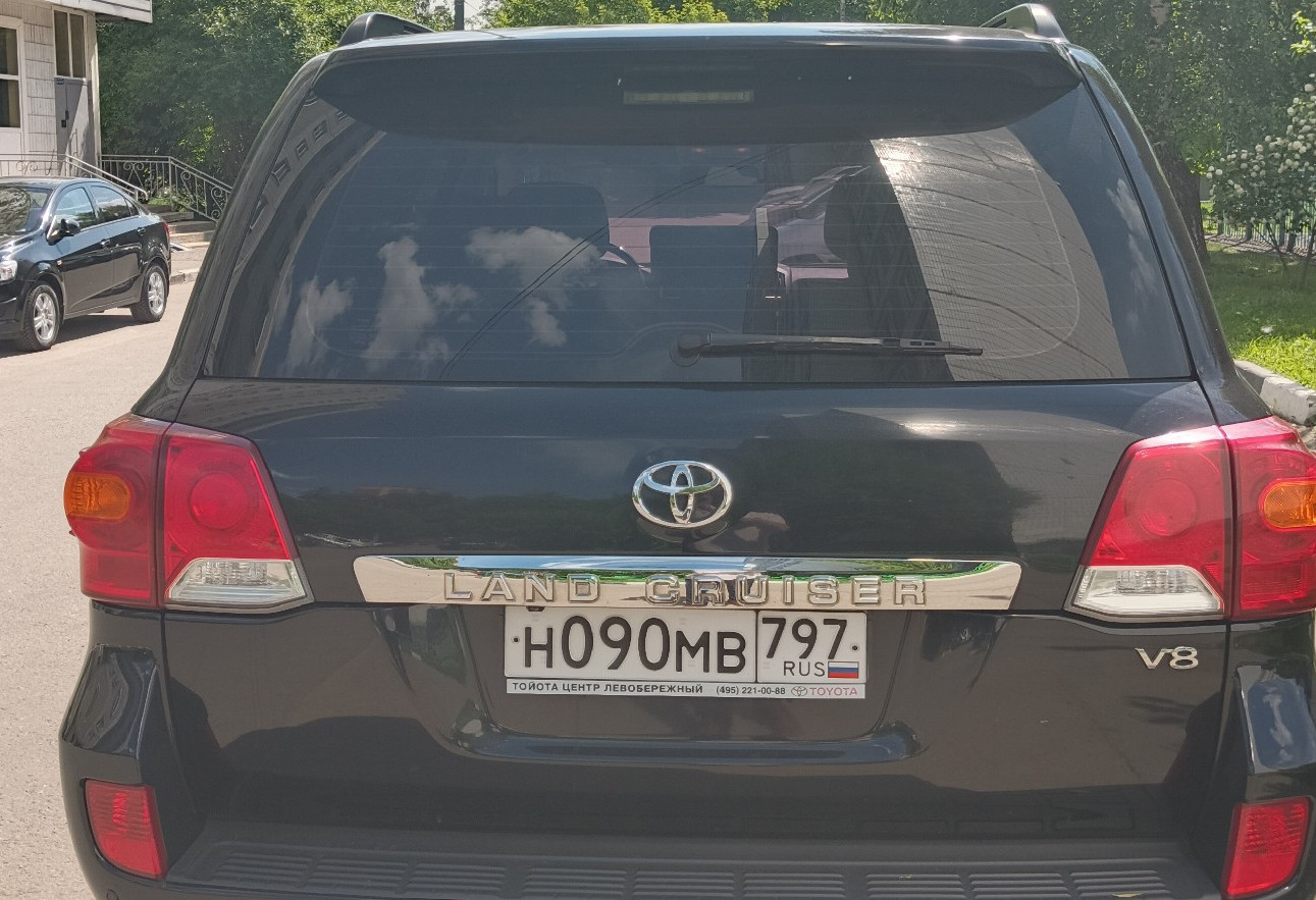 Аренда toyota land-cruiser-200 бизнес класса 2012 года в городе Москва Волгоградский проспект от 7200 руб./сутки, полный привод, двигатель: бензин, объем 4600 литров, ОСАГО (Мультидрайв), без водителя, недорого, вид 4 - RentRide