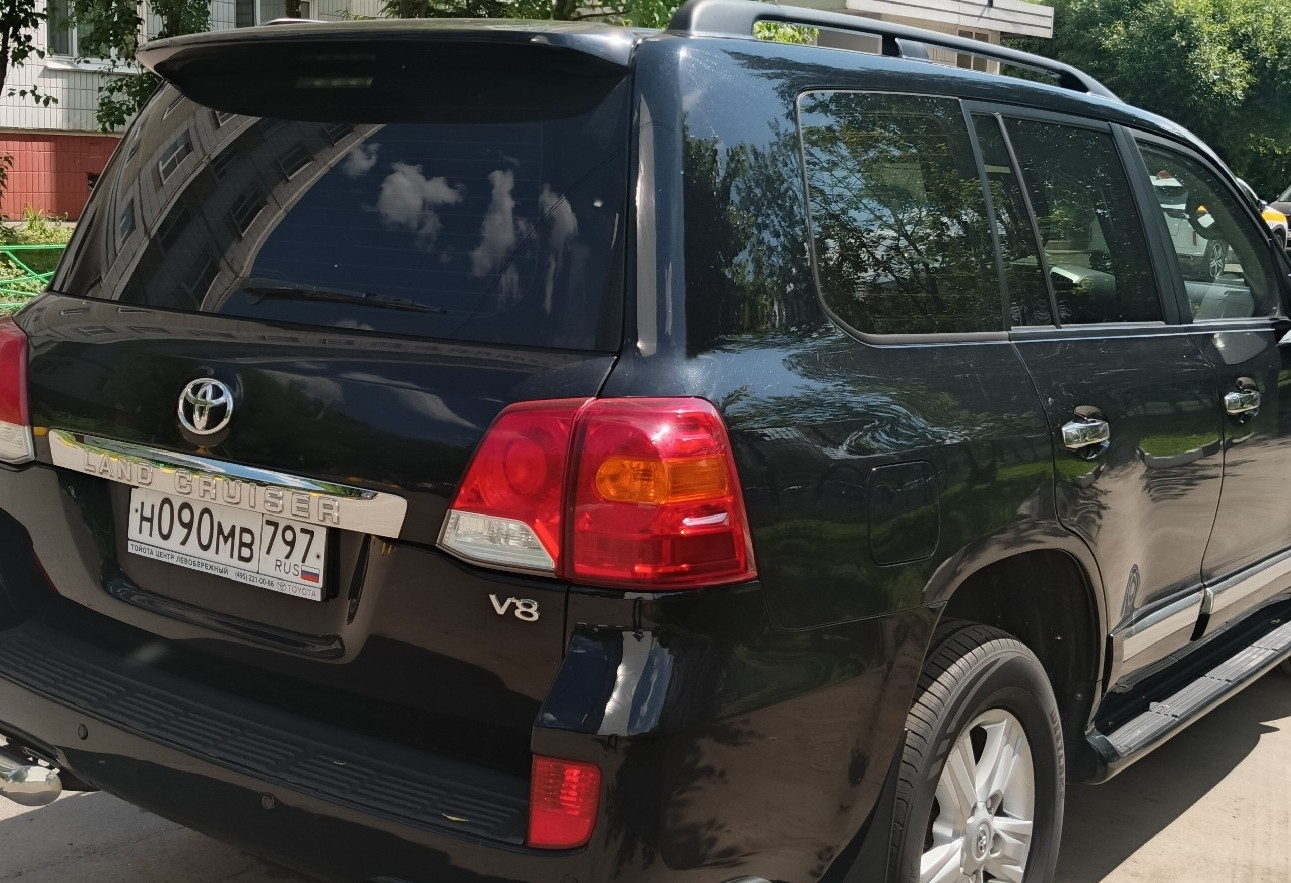 Аренда toyota land-cruiser-200 бизнес класса 2012 года в городе Москва Волгоградский проспект от 7200 руб./сутки, полный привод, двигатель: бензин, объем 4600 литров, ОСАГО (Мультидрайв), без водителя, недорого, вид 3 - RentRide