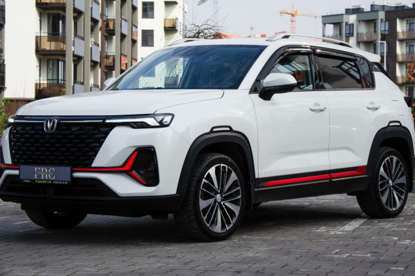 Прокат авто changan cs35plus комфорт класса 2024 года в городе Калининград от 4392 руб./сутки, передний привод, двигатель: бензин, объем 1.6 литров, каско (Впишу в полис), ОСАГО (Мультидрайв), без водителя, недорого - RentRide