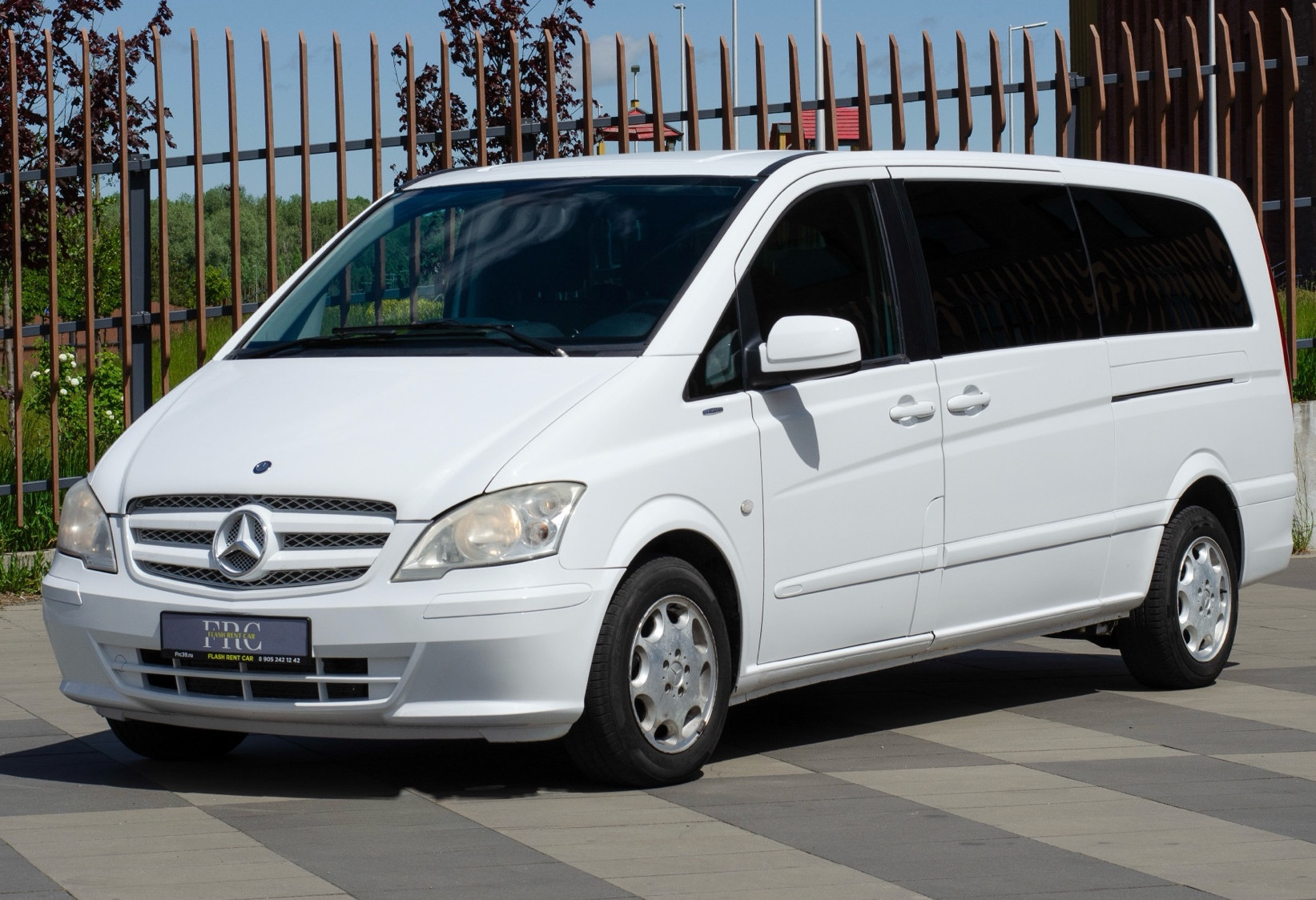 Аренда mercedes-benz vito 2011 года в городе Москва от 6712 руб./сутки, задний привод, двигатель: дизель, объем 2.1 литр, каско (Впишу в полис), ОСАГО (Мультидрайв), без водителя, недорого - RentRide