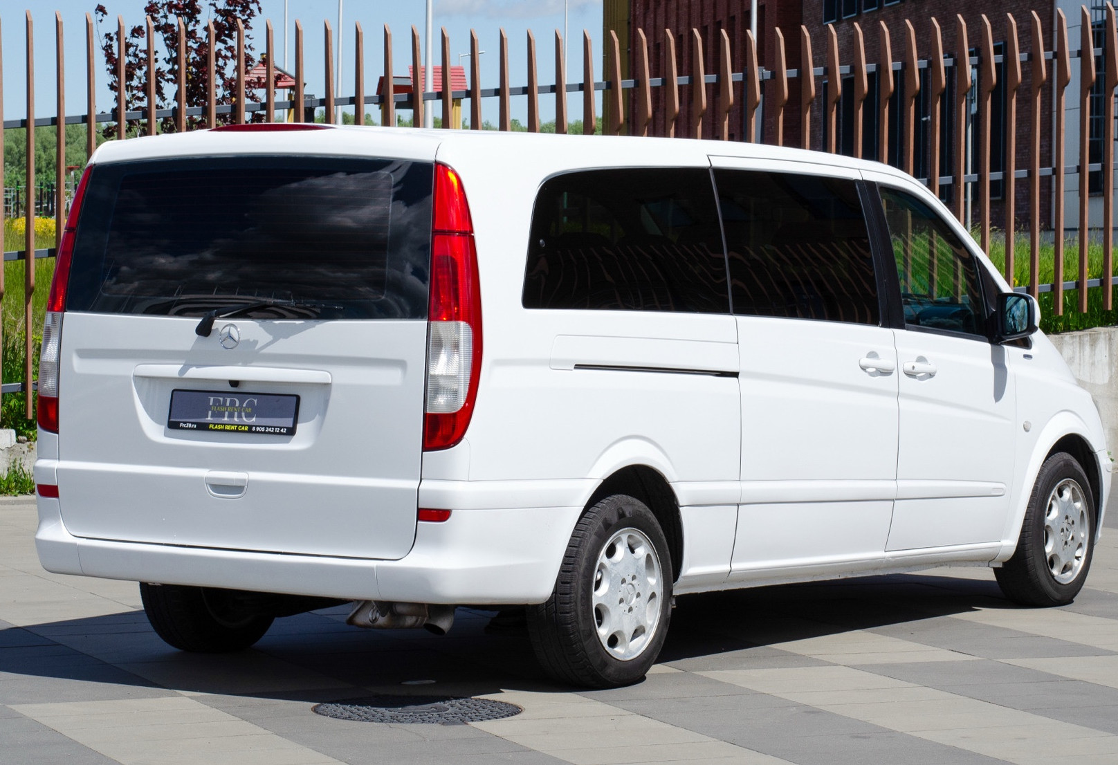 Аренда mercedes-benz vito 2011 года в городе Москва от 6712 руб./сутки, задний привод, двигатель: дизель, объем 2.1 литр, каско (Впишу в полис), ОСАГО (Мультидрайв), без водителя, недорого, вид 4 - RentRide