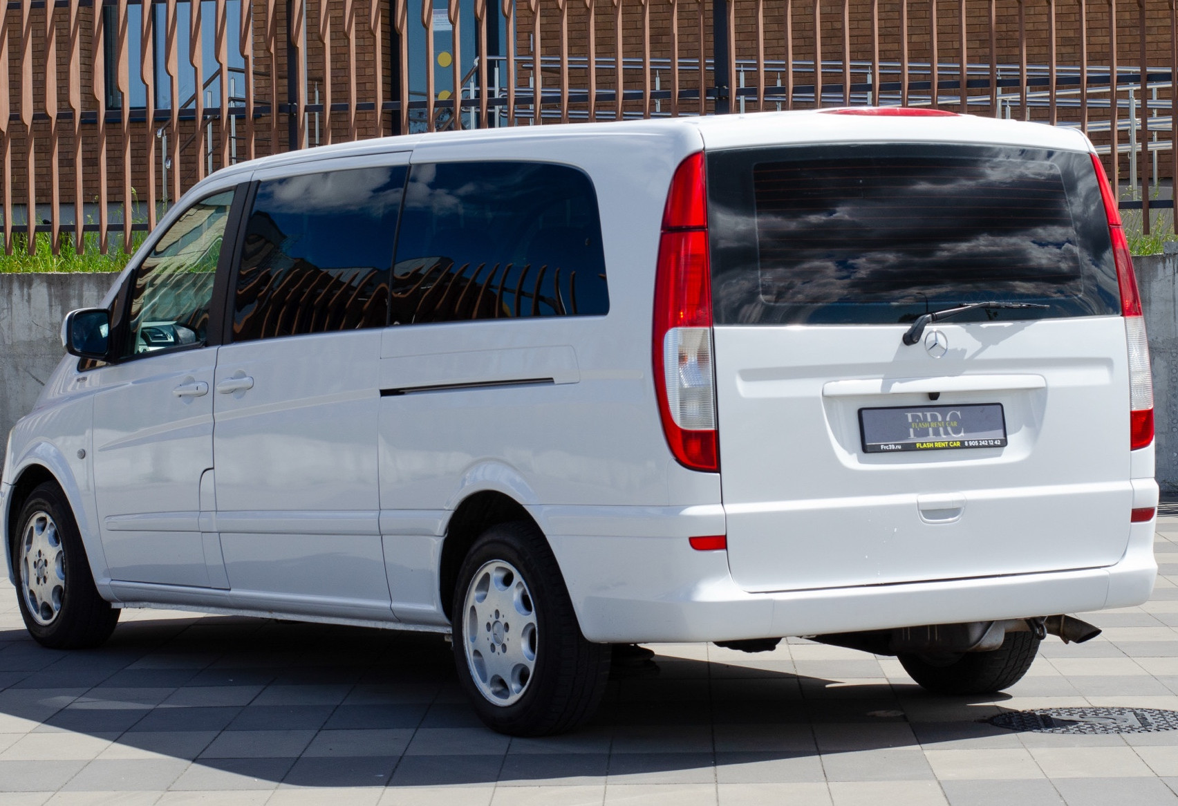 Аренда mercedes-benz vito 2011 года в городе Москва от 6712 руб./сутки, задний привод, двигатель: дизель, объем 2.1 литр, каско (Впишу в полис), ОСАГО (Мультидрайв), без водителя, недорого, вид 3 - RentRide
