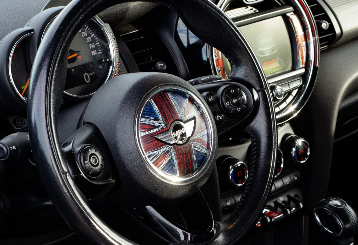 Аренда mini cooper бизнес класса 2017 года в городе Москва от 5112 руб./сутки, передний привод, двигатель: бензин, объем 1.5 литров, каско (Впишу в полис), ОСАГО (Мультидрайв), без водителя, недорого, вид 9 - RentRide