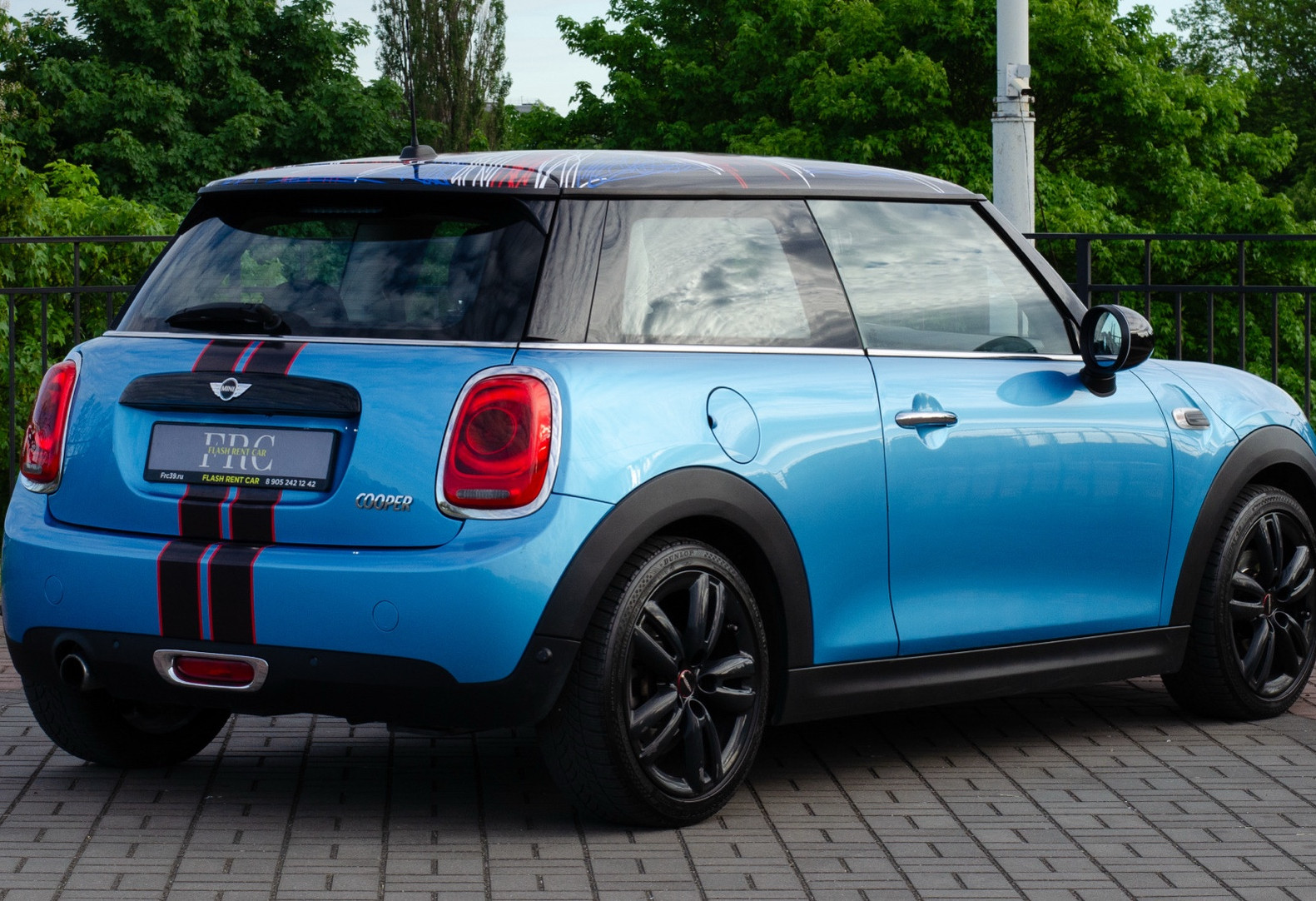 Аренда mini cooper бизнес класса 2017 года в городе Москва от 5112 руб./сутки, передний привод, двигатель: бензин, объем 1.5 литров, каско (Впишу в полис), ОСАГО (Мультидрайв), без водителя, недорого, вид 4 - RentRide