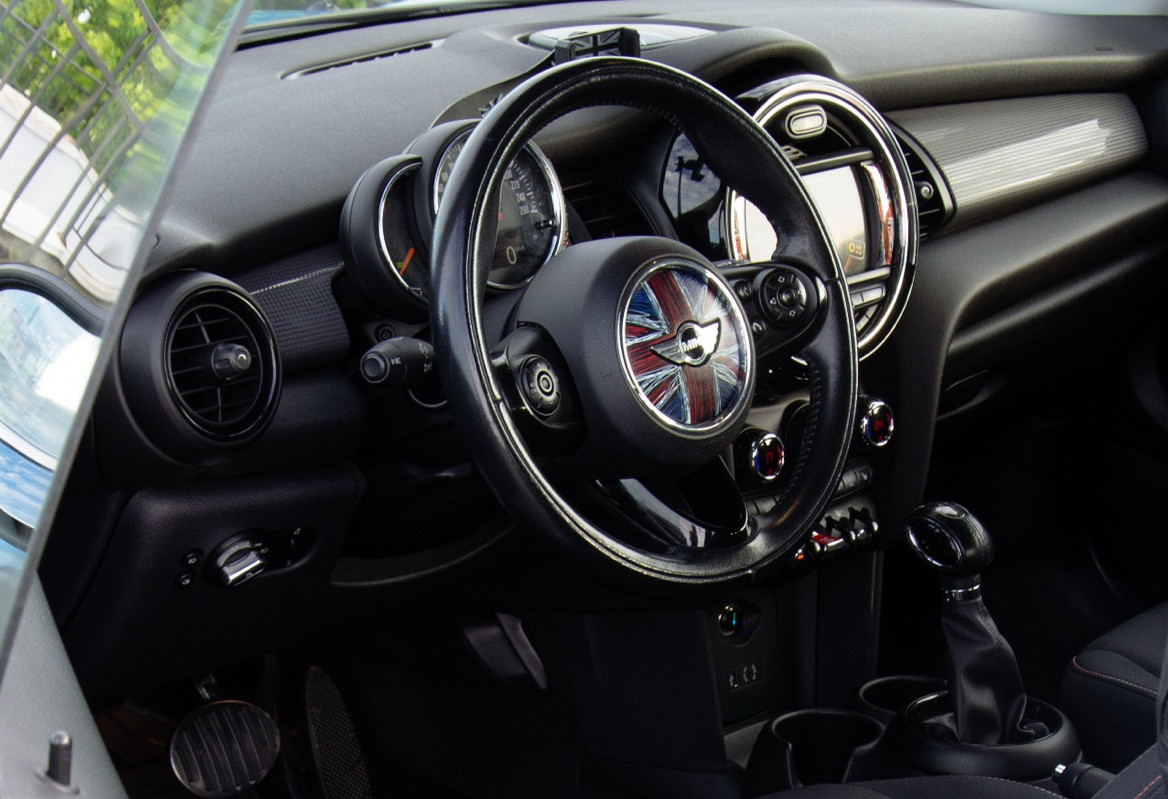 Аренда mini cooper бизнес класса 2017 года в городе Москва от 5112 руб./сутки, передний привод, двигатель: бензин, объем 1.5 литров, каско (Впишу в полис), ОСАГО (Мультидрайв), без водителя, недорого, вид 10 - RentRide
