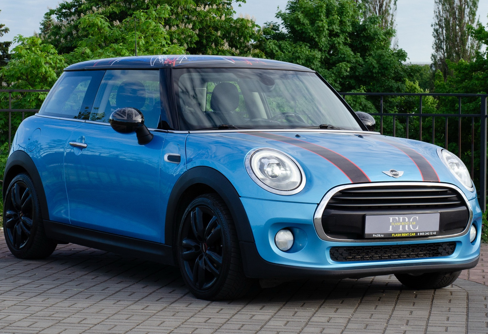 Аренда mini cooper бизнес класса 2017 года в городе Москва от 5112 руб./сутки, передний привод, двигатель: бензин, объем 1.5 литров, каско (Впишу в полис), ОСАГО (Мультидрайв), без водителя, недорого, вид 2 - RentRide